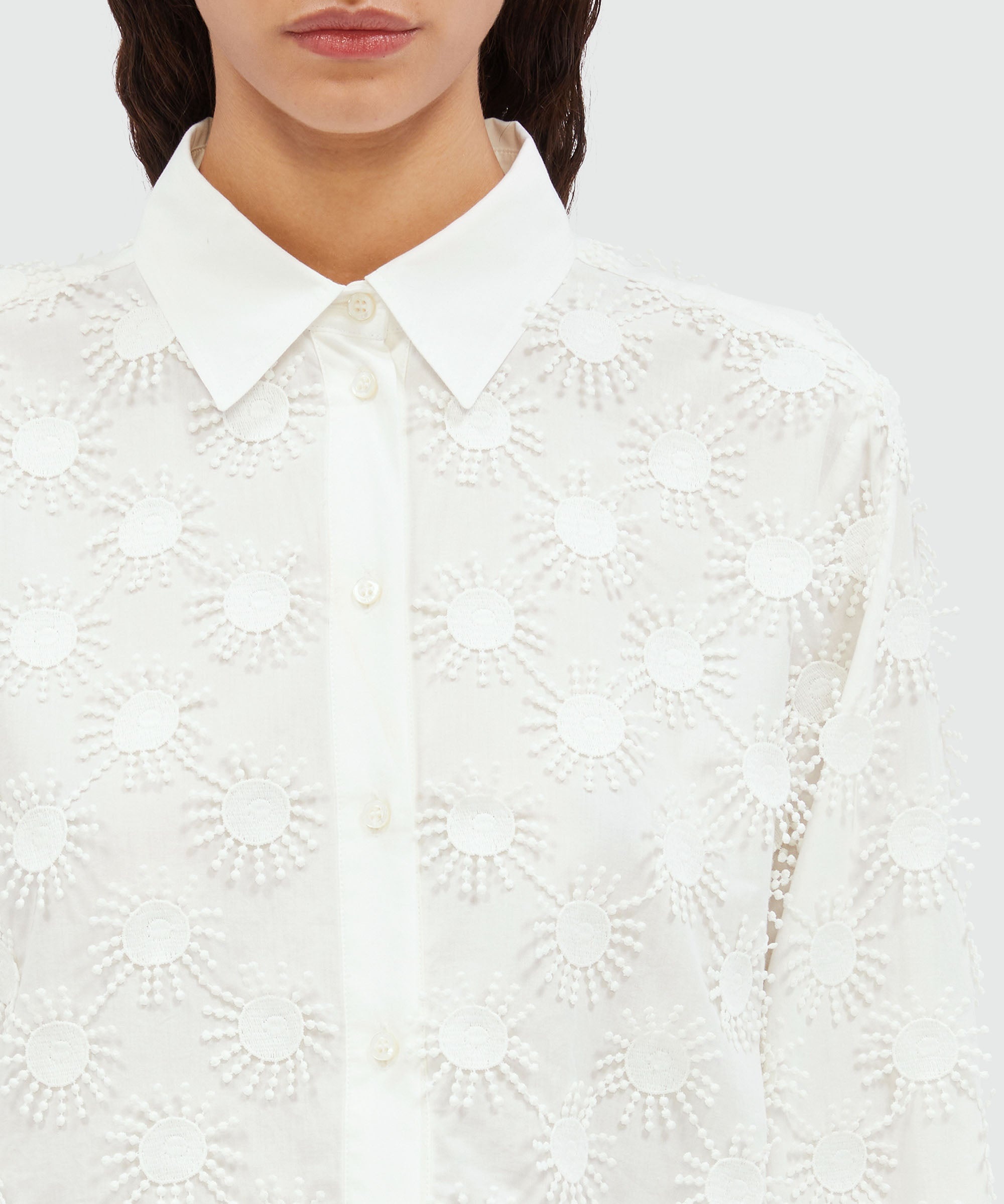 Cropped shirt in white poplin with embroidery - 5