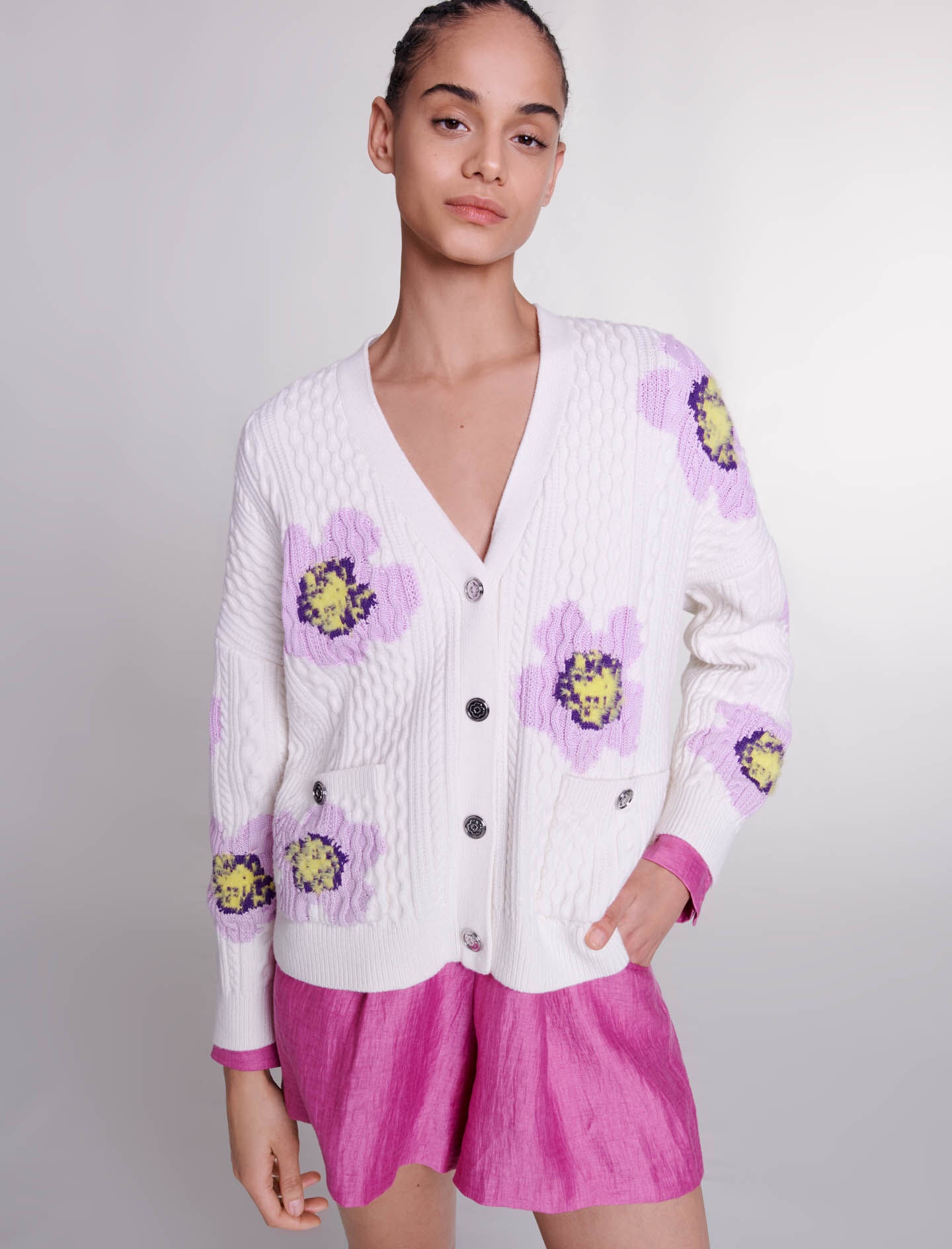 Knit cardigan with flowers - 7