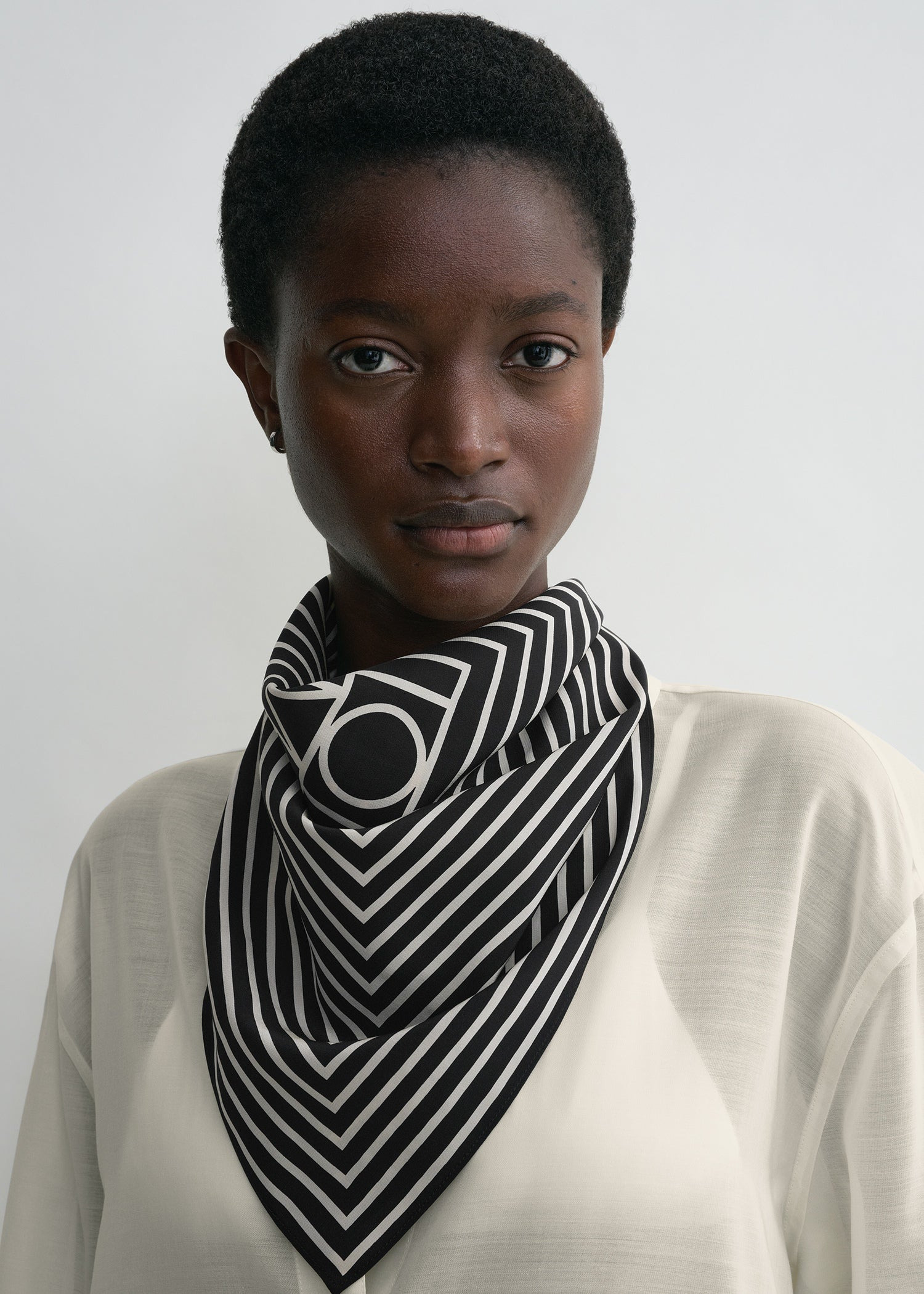 Signature monogram silk scarf black - 3