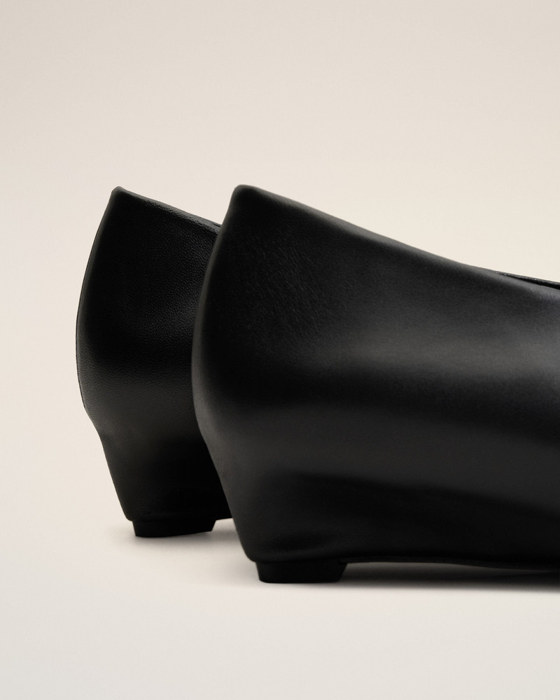 BLACK LAMB LEATHER POINTED TOE WEDGE PUMP 5