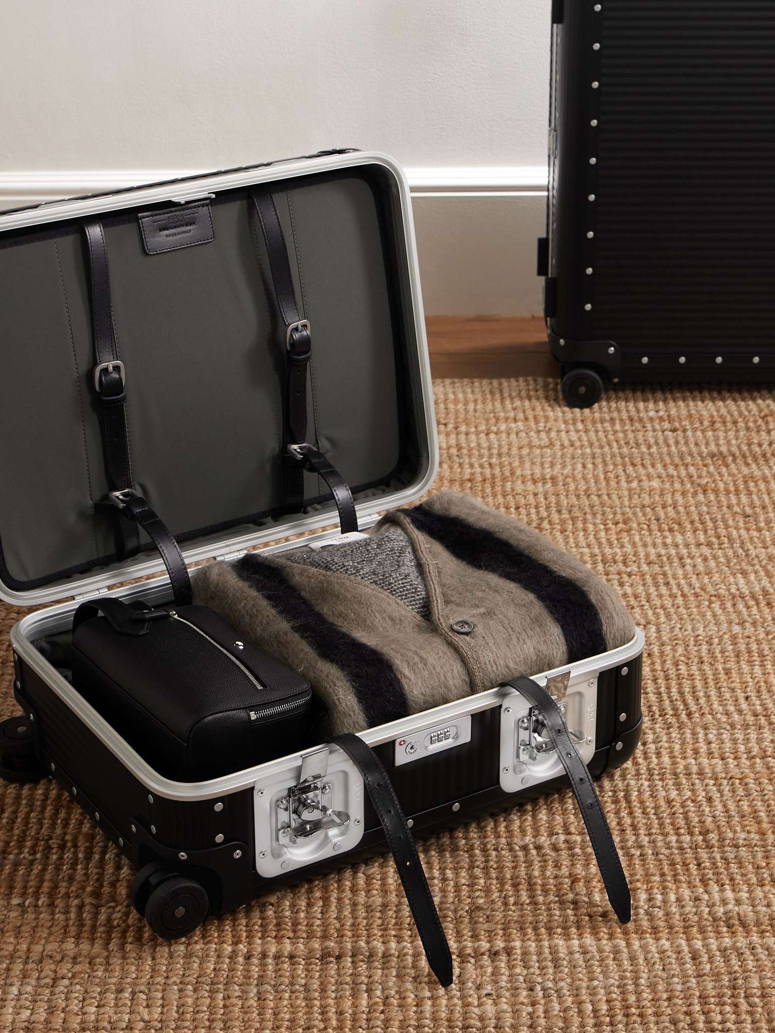 Bank Spinner 55cm Rubber-Trimmed Aluminium Suitcase - 3