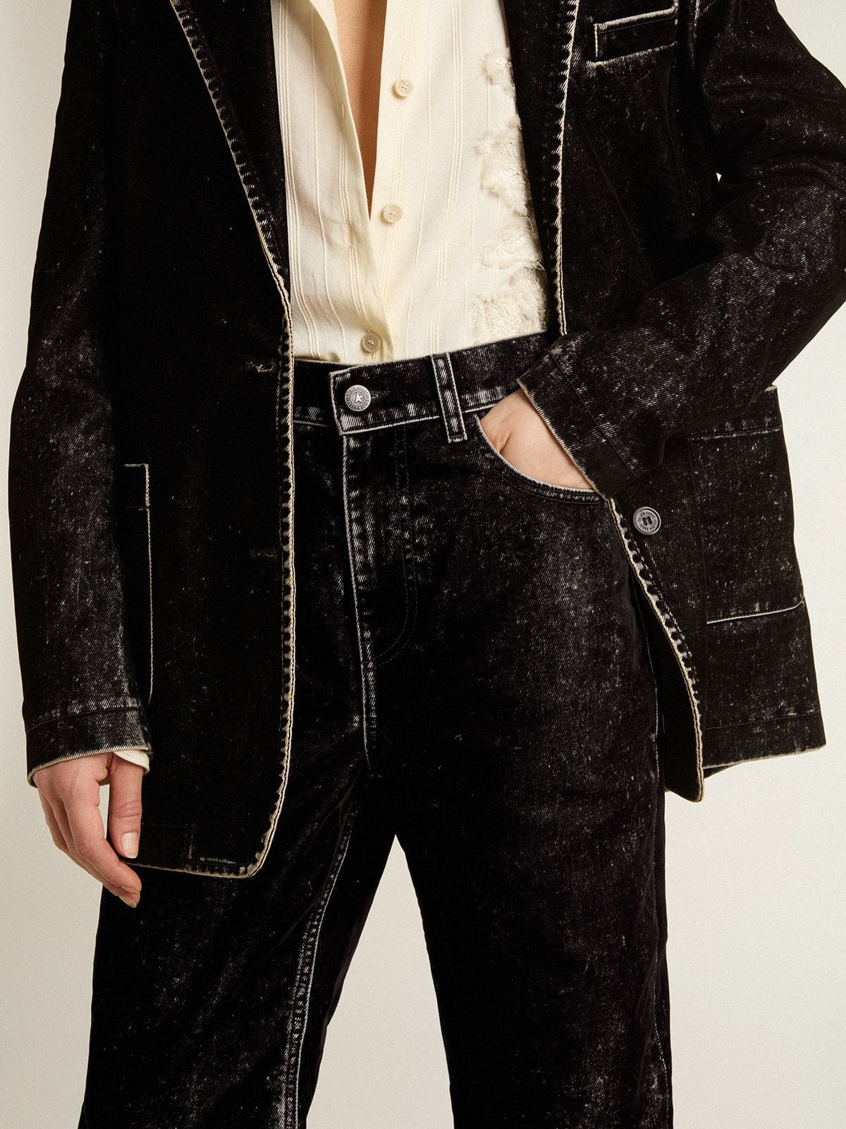 Women's black jeans with a velvet-like wash effect - 5