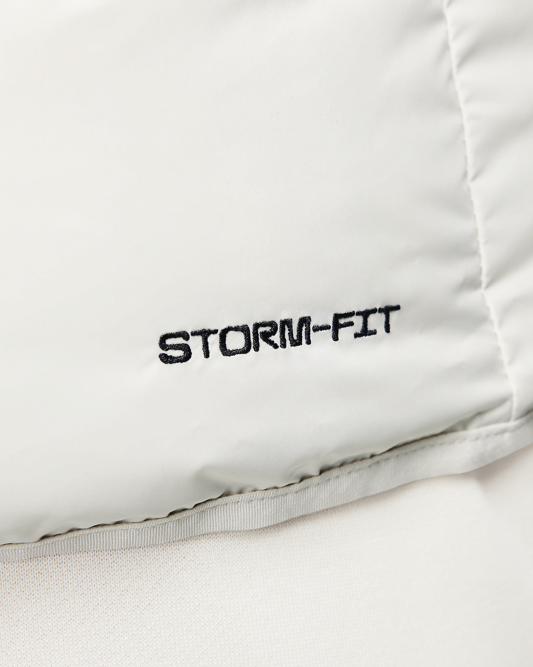 Nike Storm-FIT Windrunner Men's Insulated Vest - 17