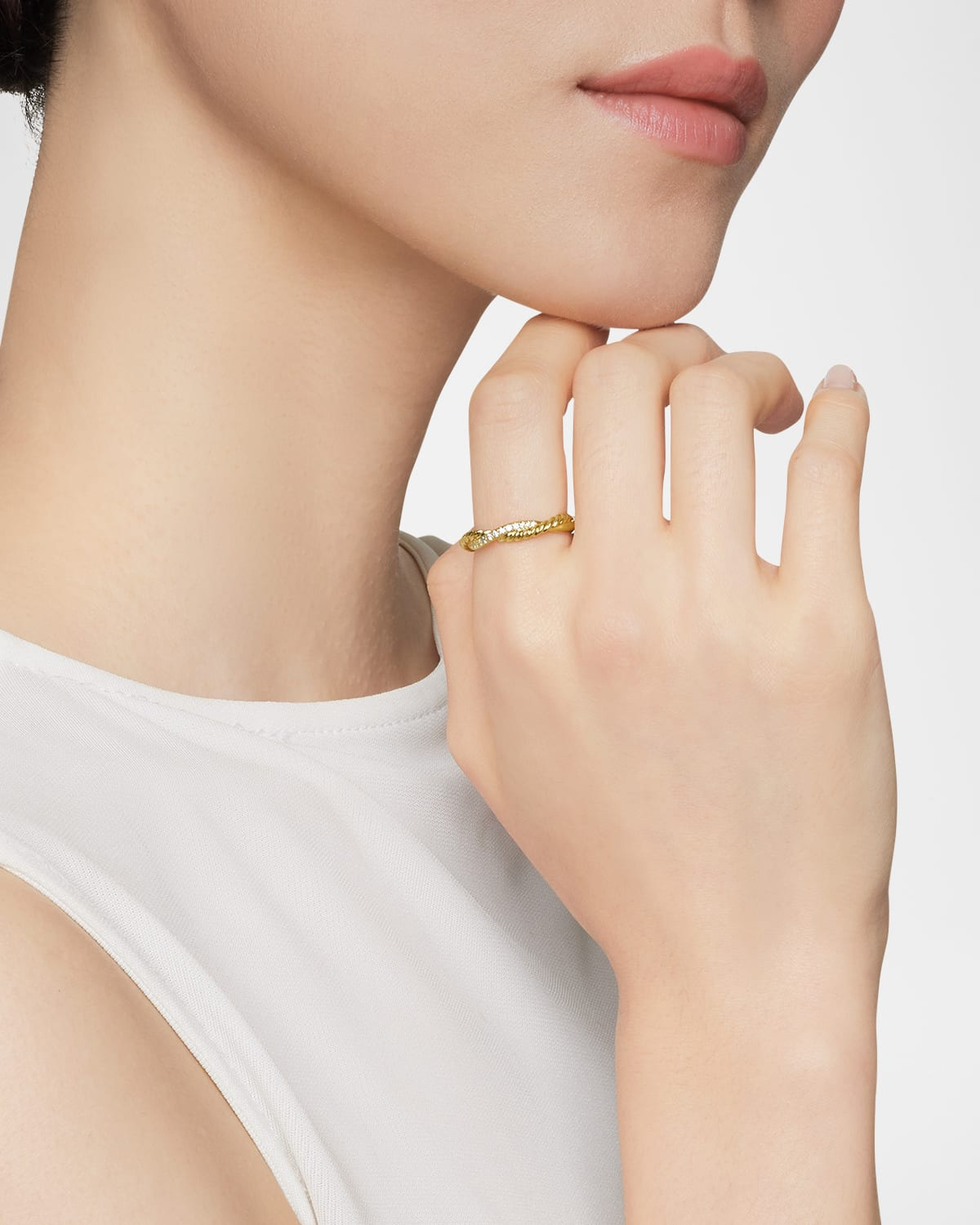 Petite Infinity Band Ring with Diamonds in 18K Gold, 4mm - 5