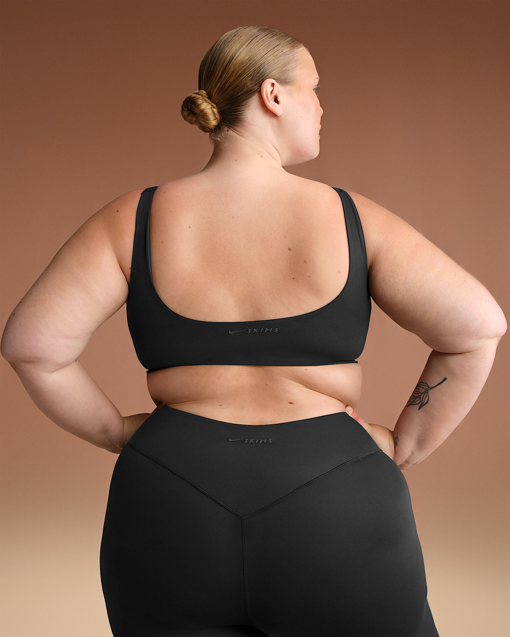 NikeSKIMS Matte Women's Scoop-Neck Bra - 8