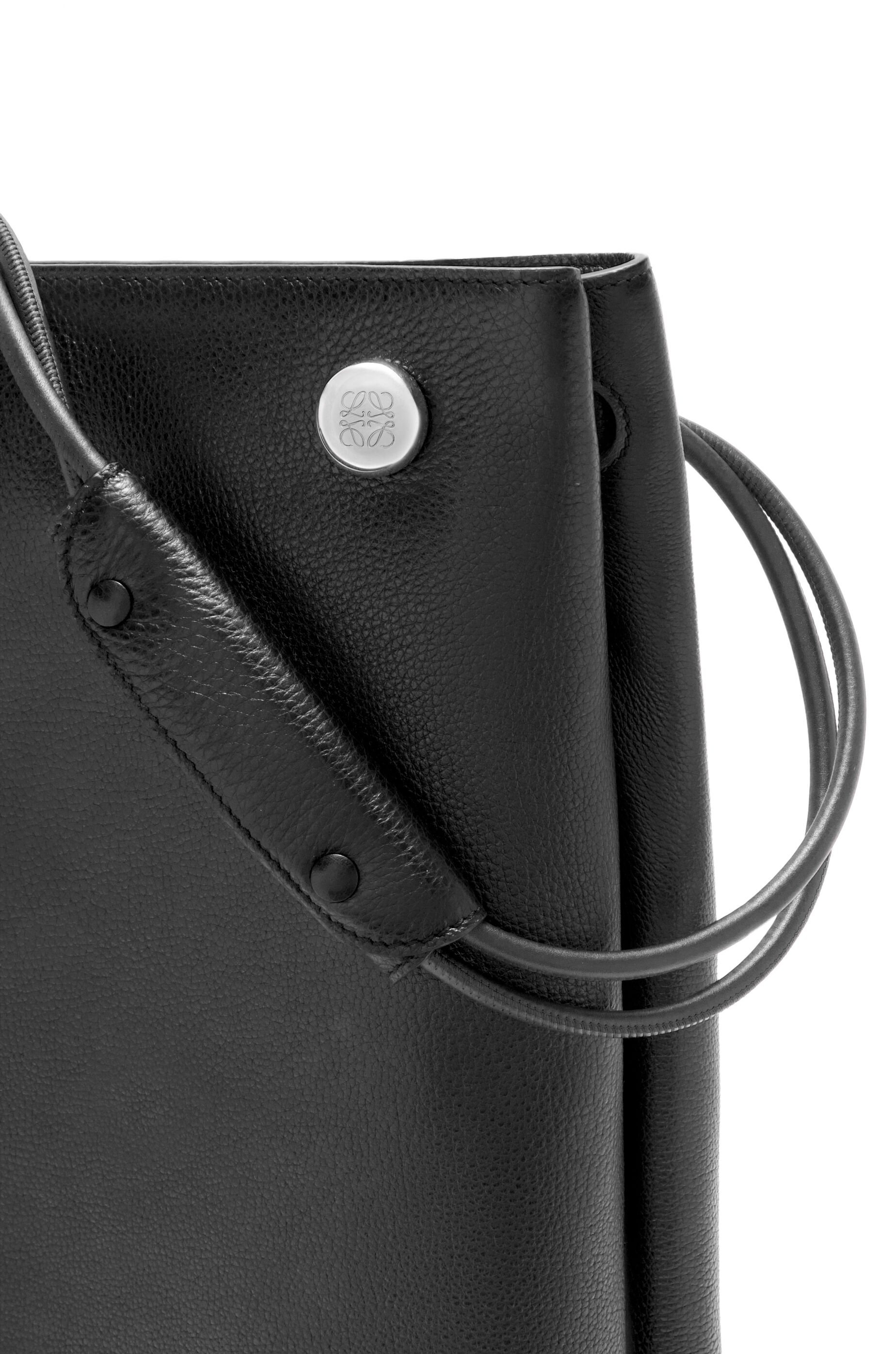 LOEWE｜ (Pebble hobo in supple grained calfskin (BANBPTM Pebble hobo in supple grained calfskin Green - LOEWE