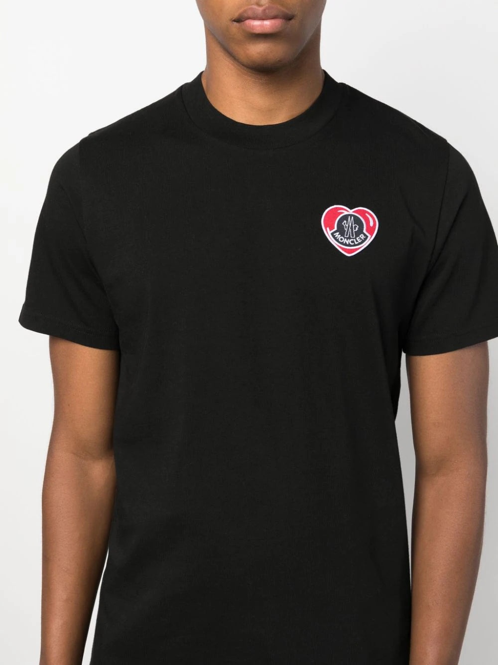 Tシャツ・カットソー MONCLER - EMBROIDERED HEART LOGO COTTON T-SHIRT MONCLER Heart logo T-shirt | Garmentory