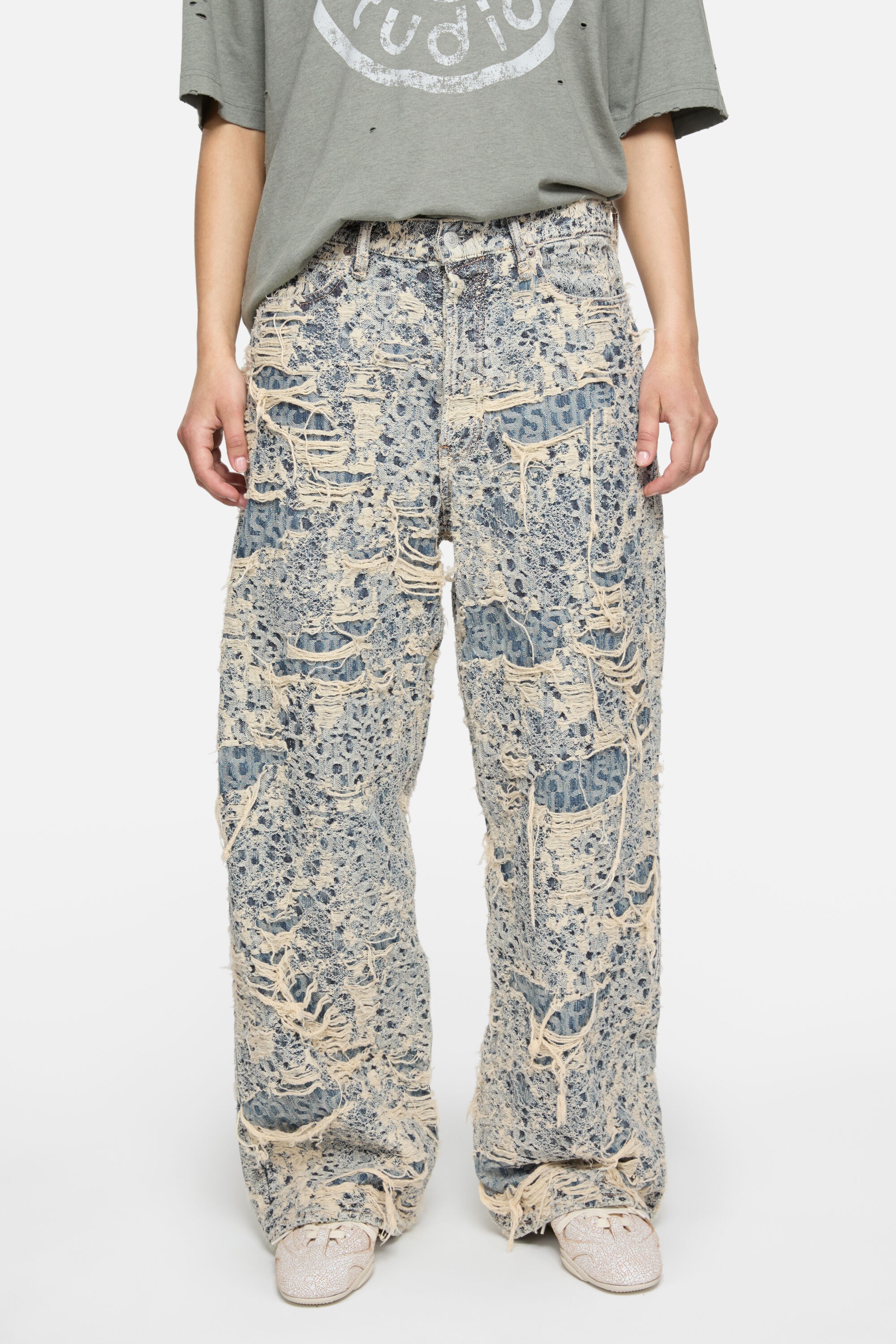 Baggy fit jeans - 1981 Distressed Monogram - Mid Blue - 3