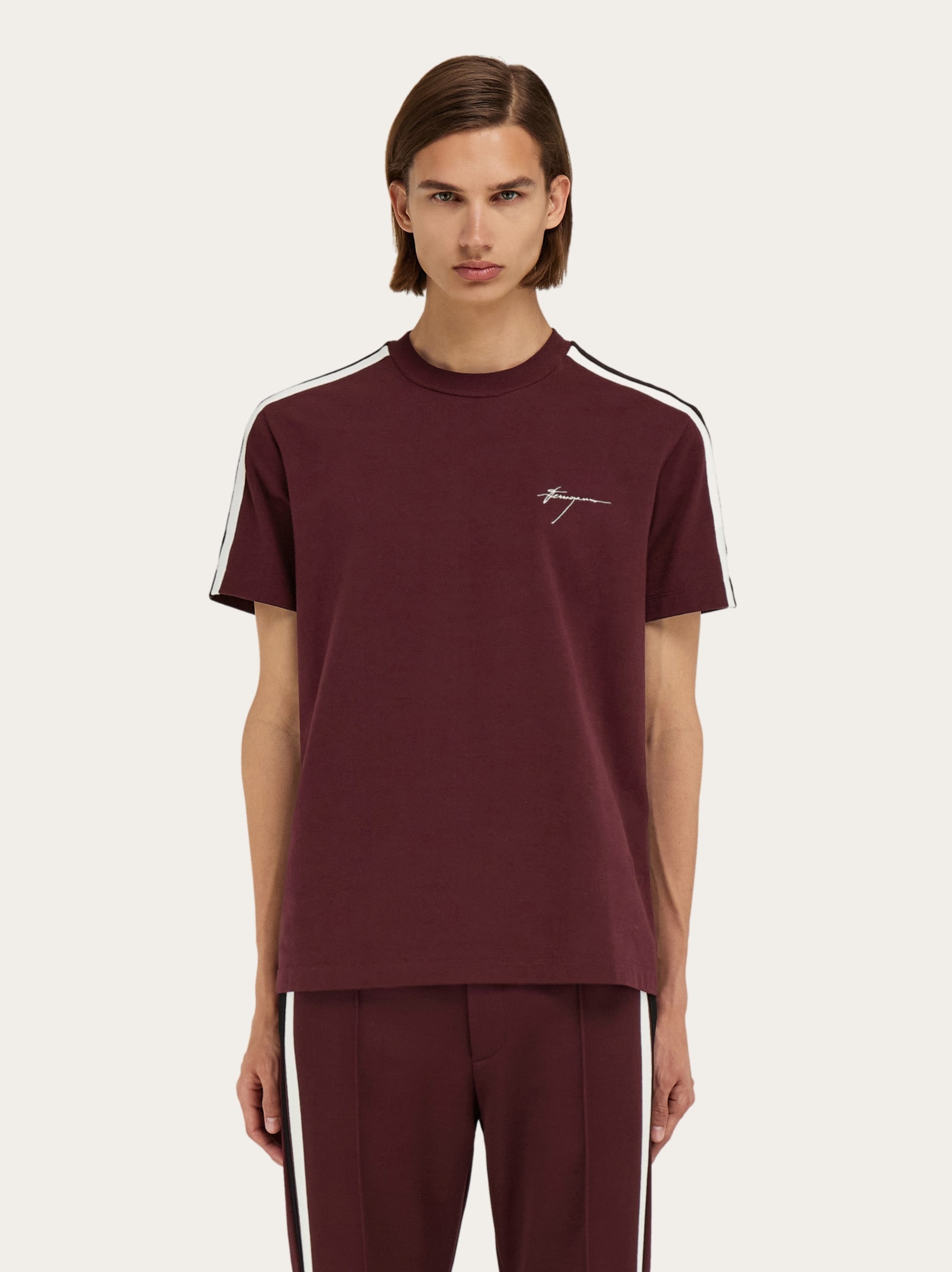 Short sleeved t-shirt with contrasting stripe - 2