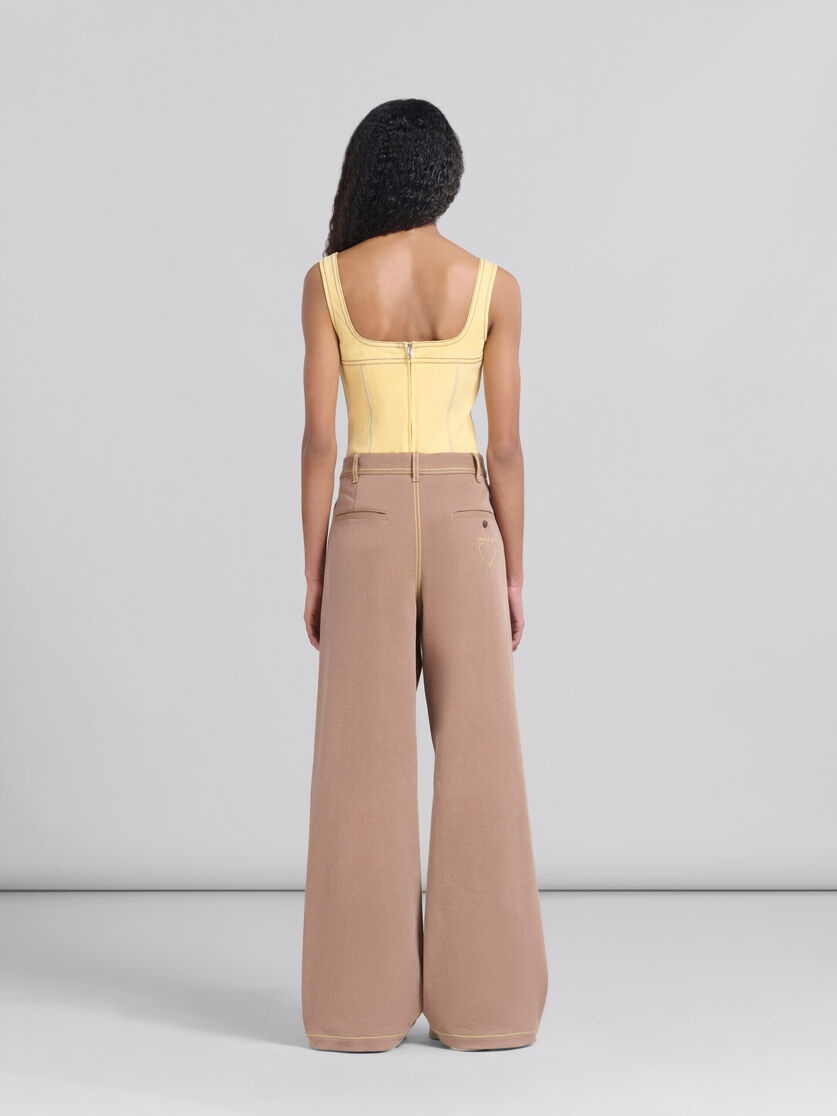 BROWN ORGANIC DENIM TROUSERS WITH CONTRAST STITCHING - 3