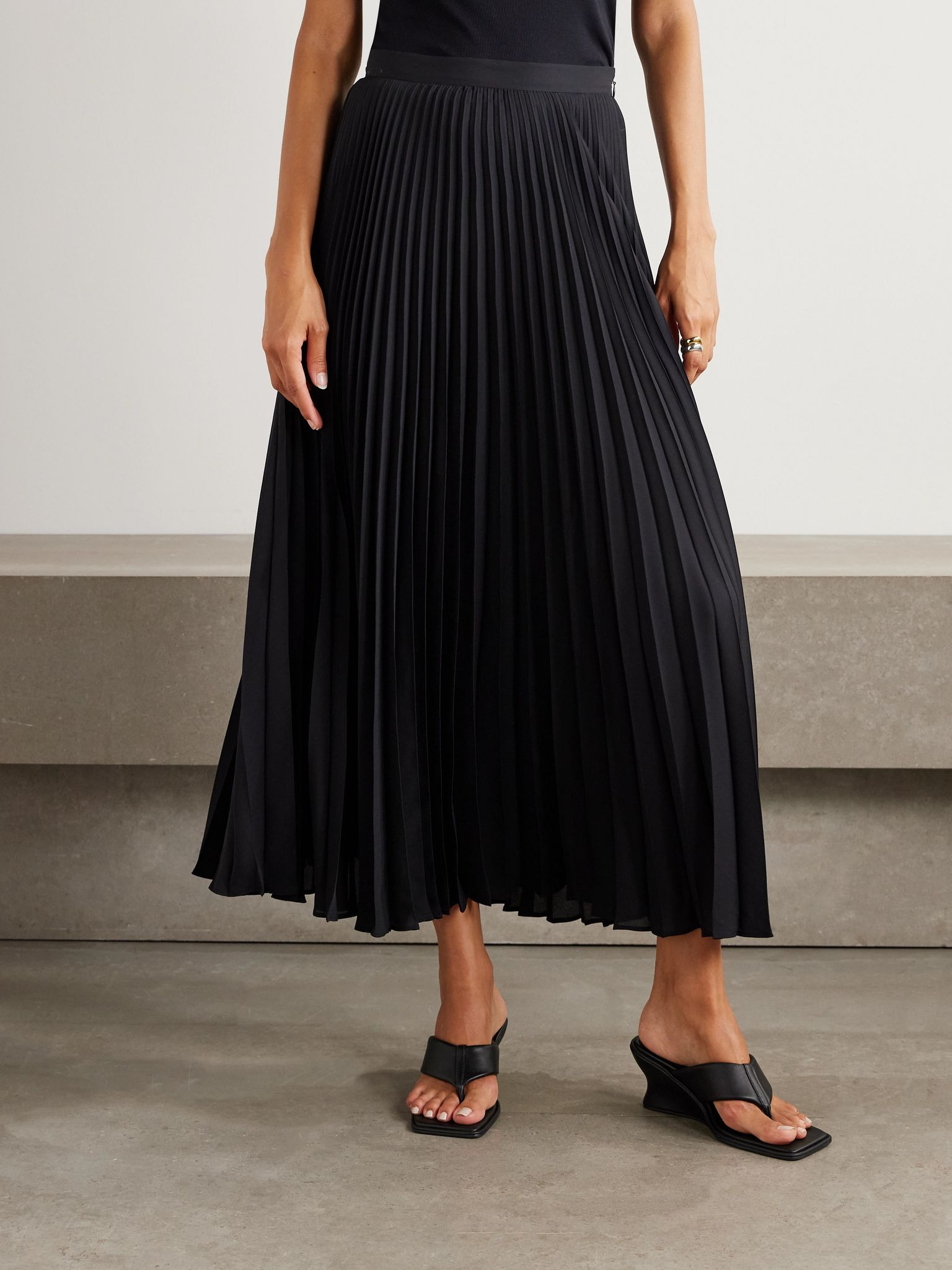 Pleated crepe midi skirt Black - 3