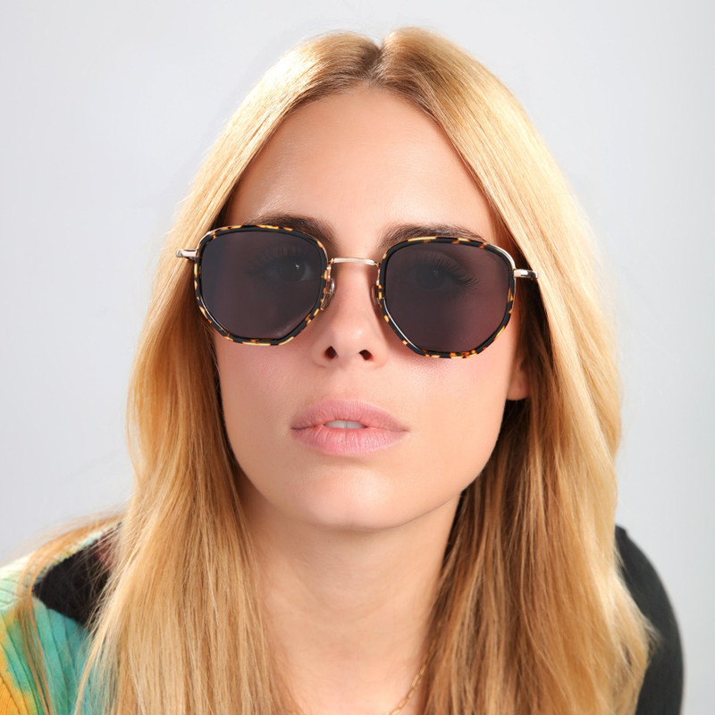 illesteva Hunter Ace Sunglasses outlook