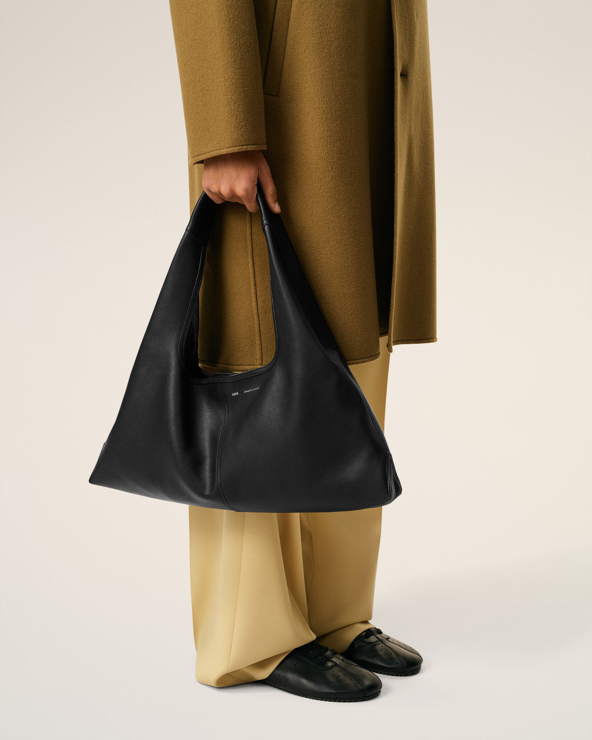 BLACK SUPPLE LEATHER ETIENNE SHOULDER BAG - 2