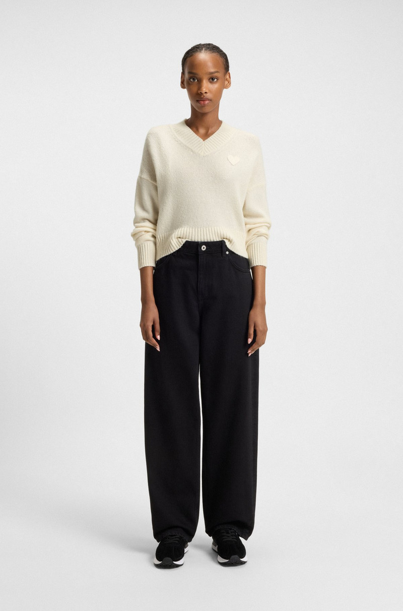 HUGO V-NECK SWEATER WITH REAR HAPPY HUGO HEART outlook