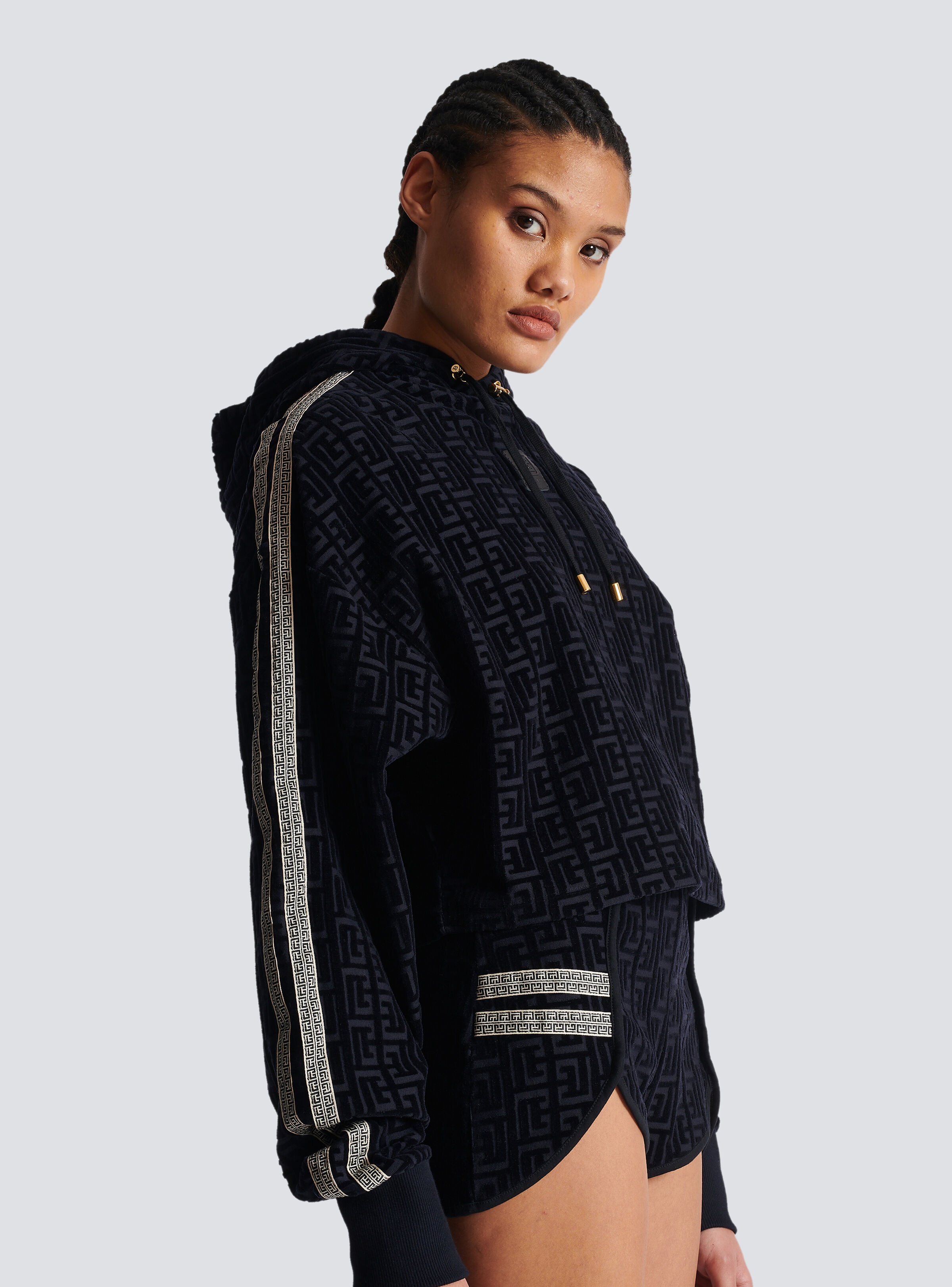 Monogrammed velvet cropped sweatshirt - 7