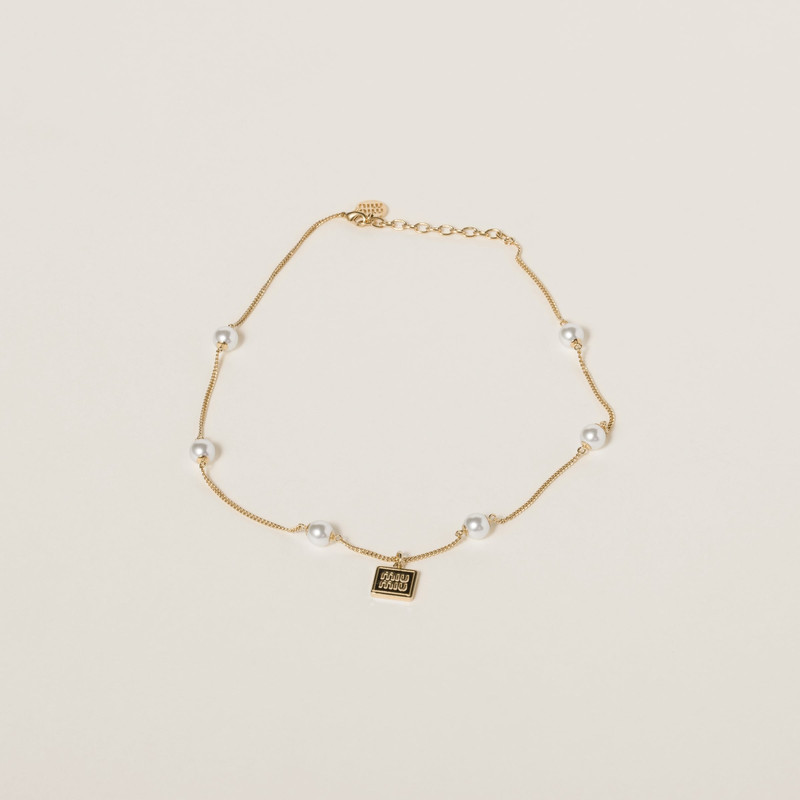 Metal pendant necklace with synthetic pearls 1