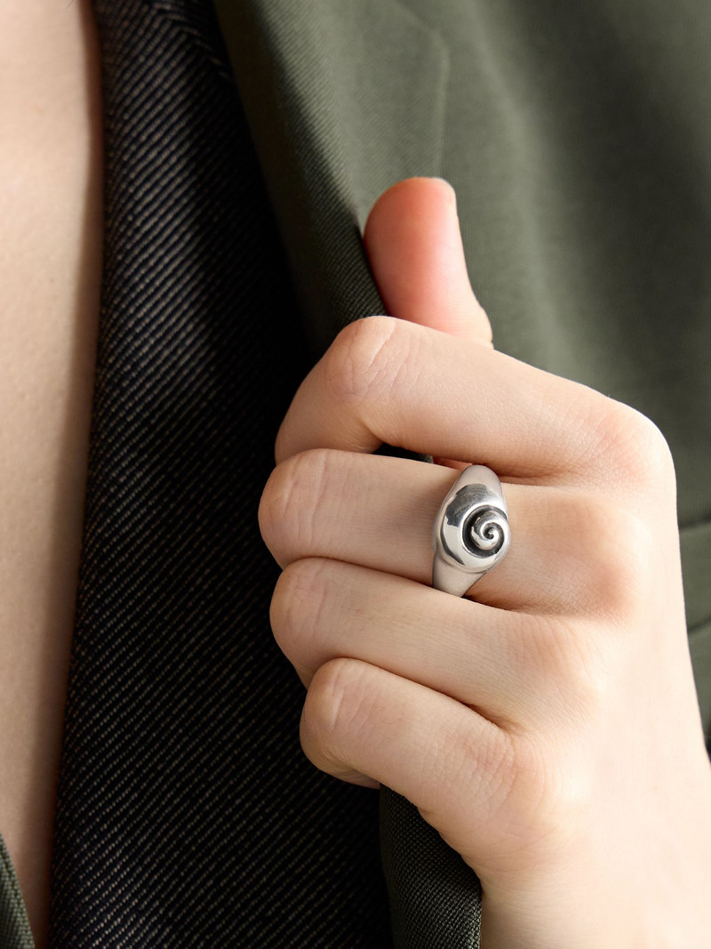 Sophie Buhai Small Nautilus silver ring Silver outlook