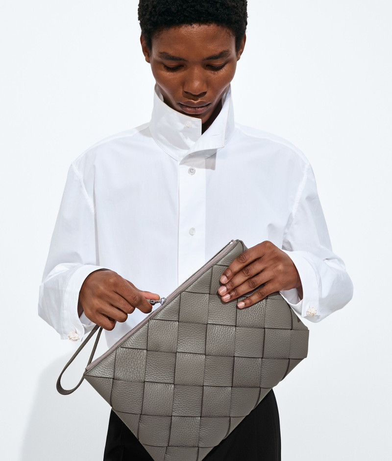 Bottega Veneta Diago Large Pouch outlook