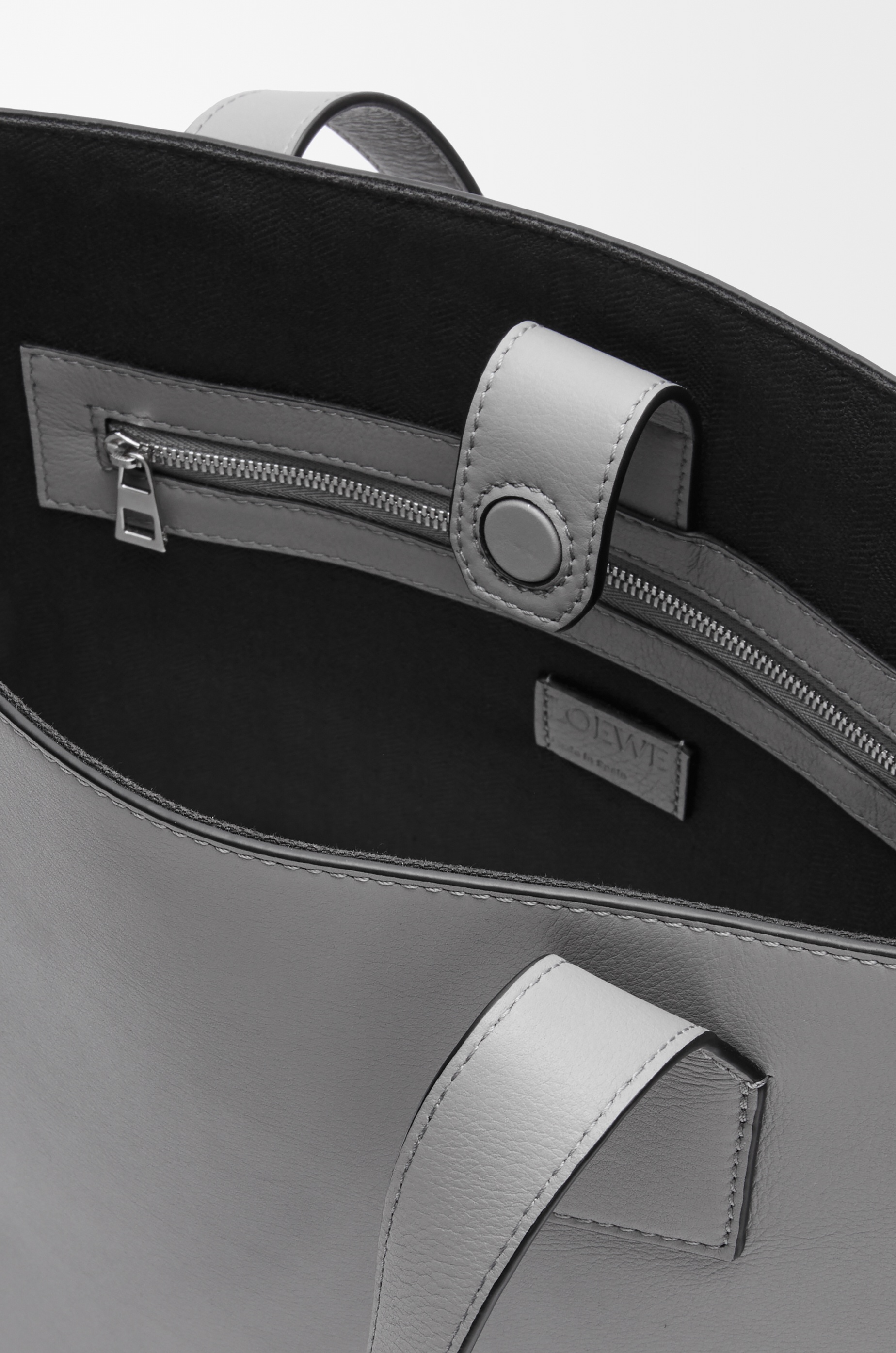 Buckle Horizontal Tote in classic calfskin - 5