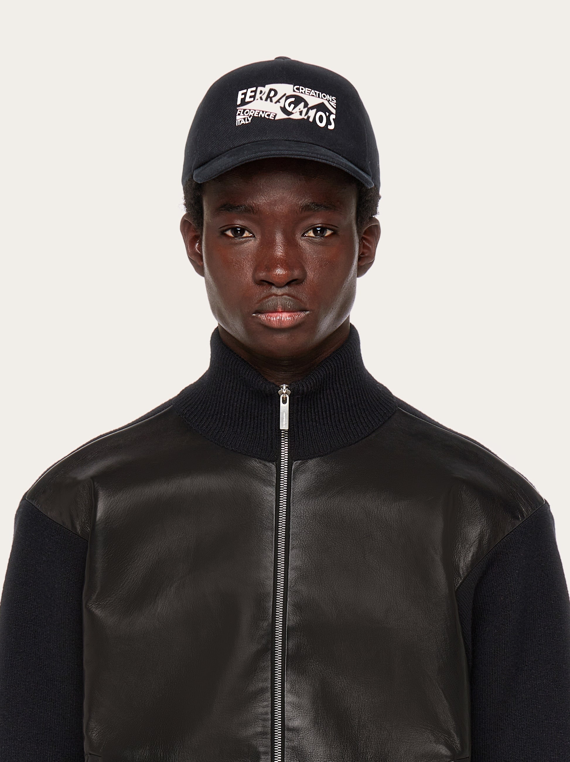 Baseball cap with logo - 3