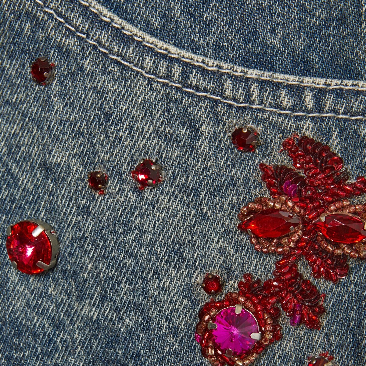 Denim shorts with floral embroidery - 4