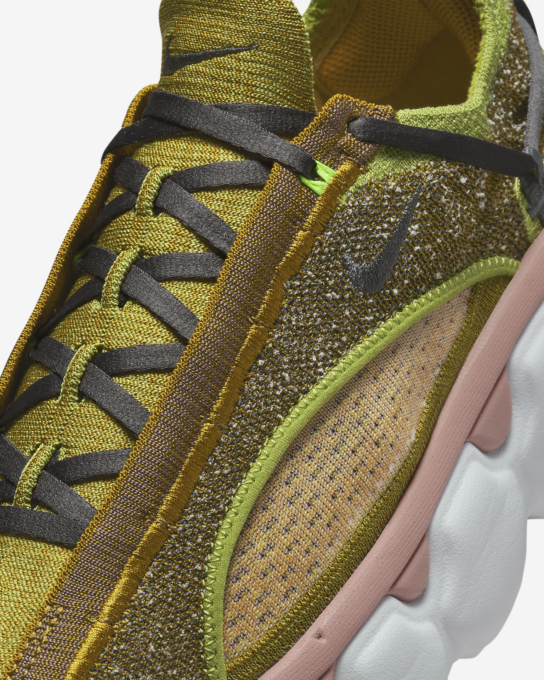 Nike Women's Flyknit Bloom Shoes - 7