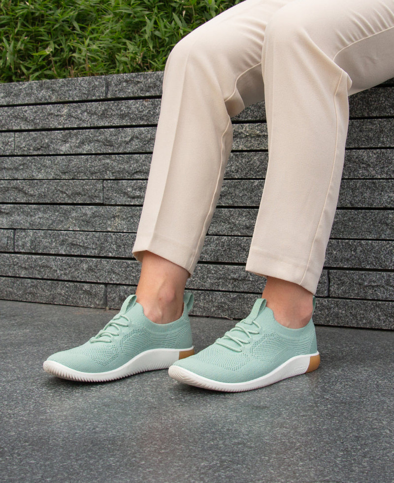Women's KNX Knit Sneaker 9