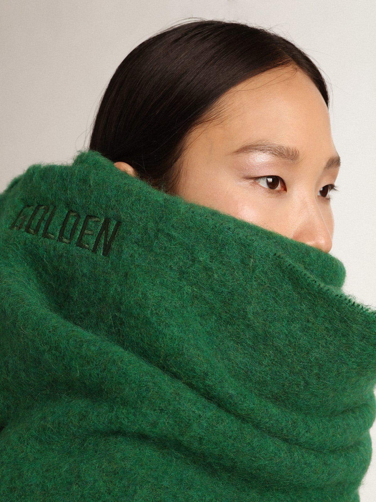 Dark green wool scarf with fringe and ‘Golden’ lettering - 4