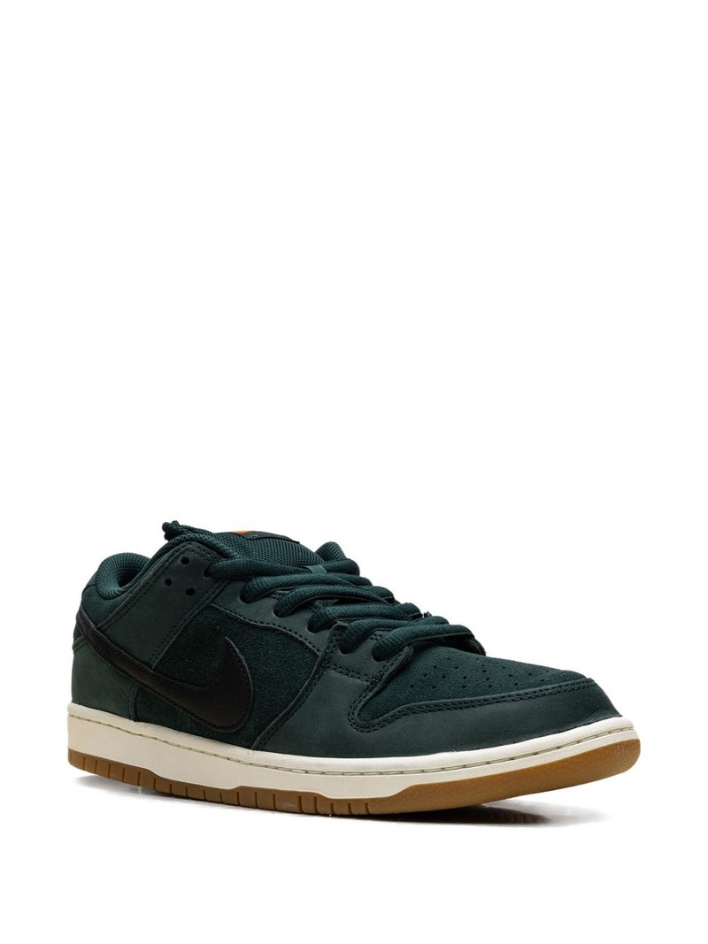 Nike SB Dunk Low Pro low-top sneakers outlook