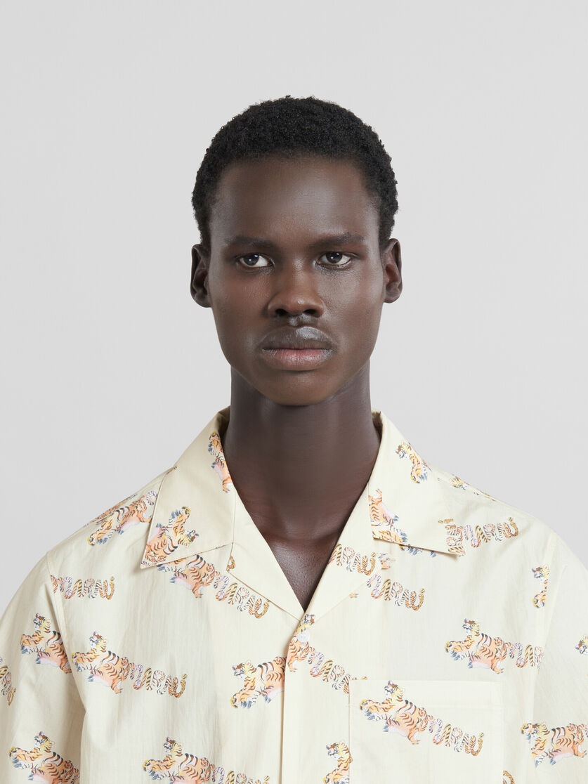 BEIGE PRINTED ORGANIC POPLIN BOWLING SHIRT - 4