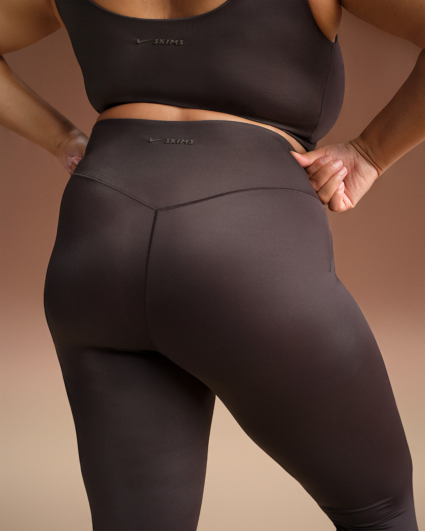 NikeSKIMS Shine Women's High-Waisted Bonded 26" Leggings - 8