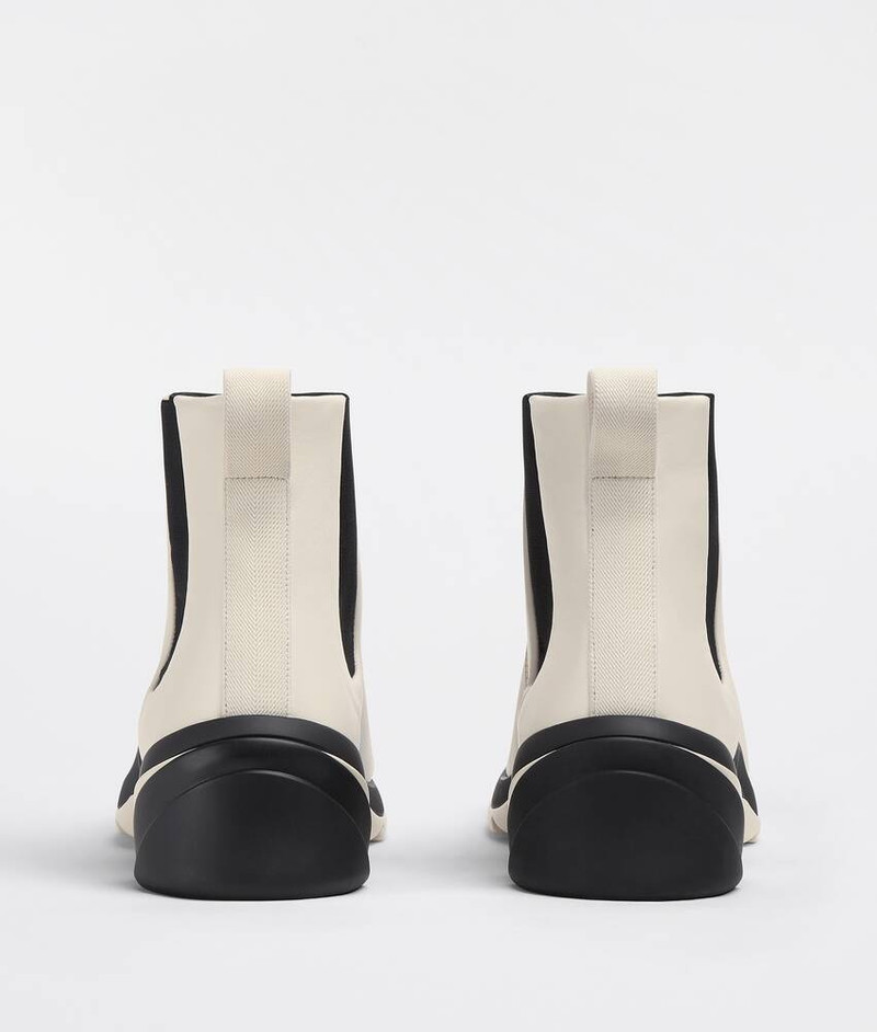 Bottega Veneta flash outlook