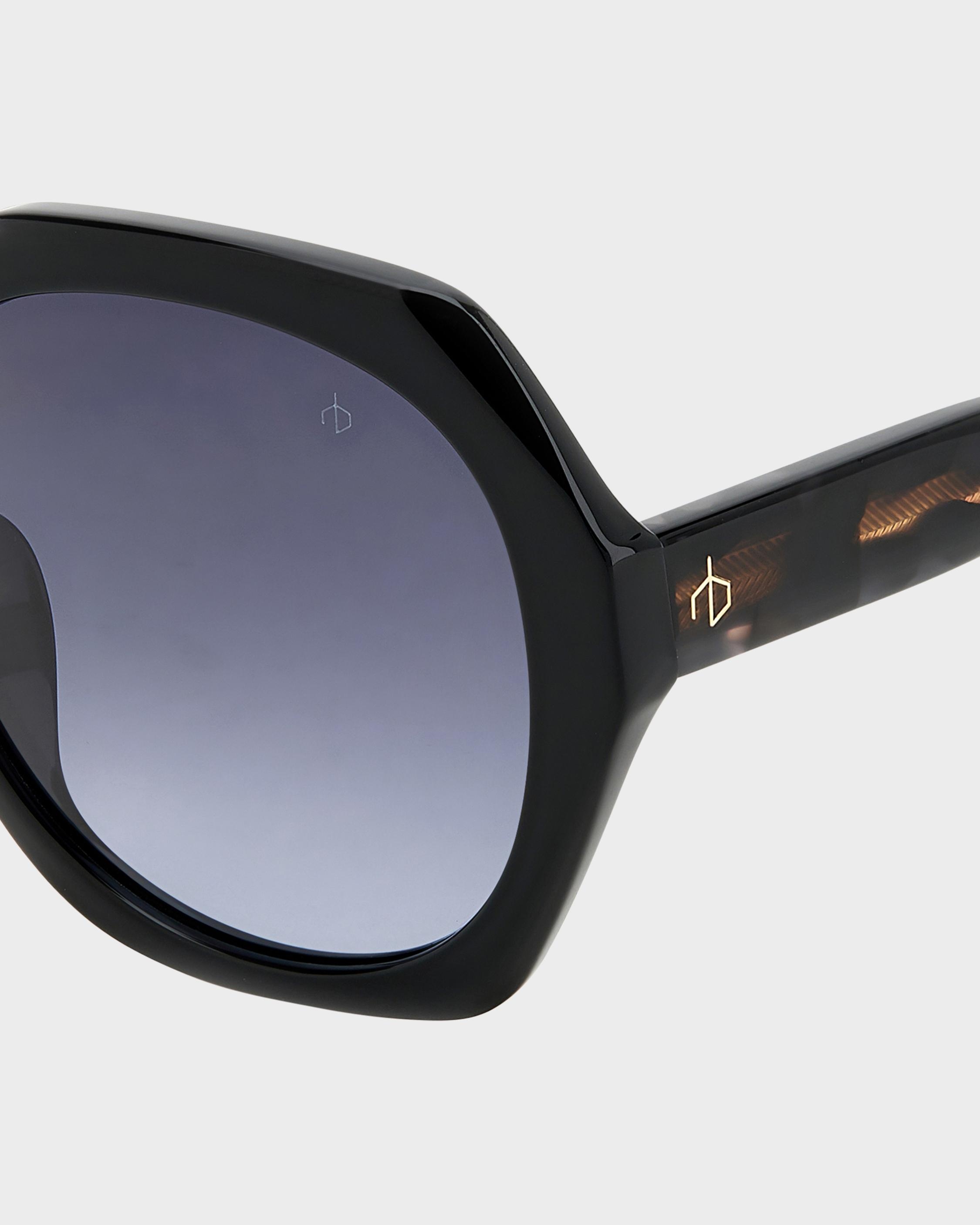 Annalise
Geometric Sunglasses - 3