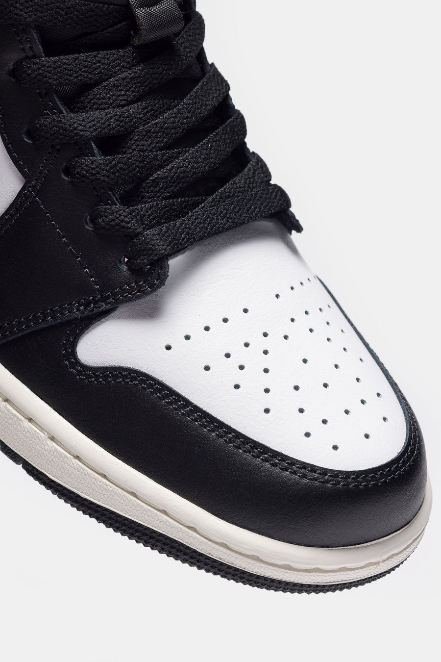 Air Jordan 1 Mid Sneaker in Starfish/Black/White/Sail - 7