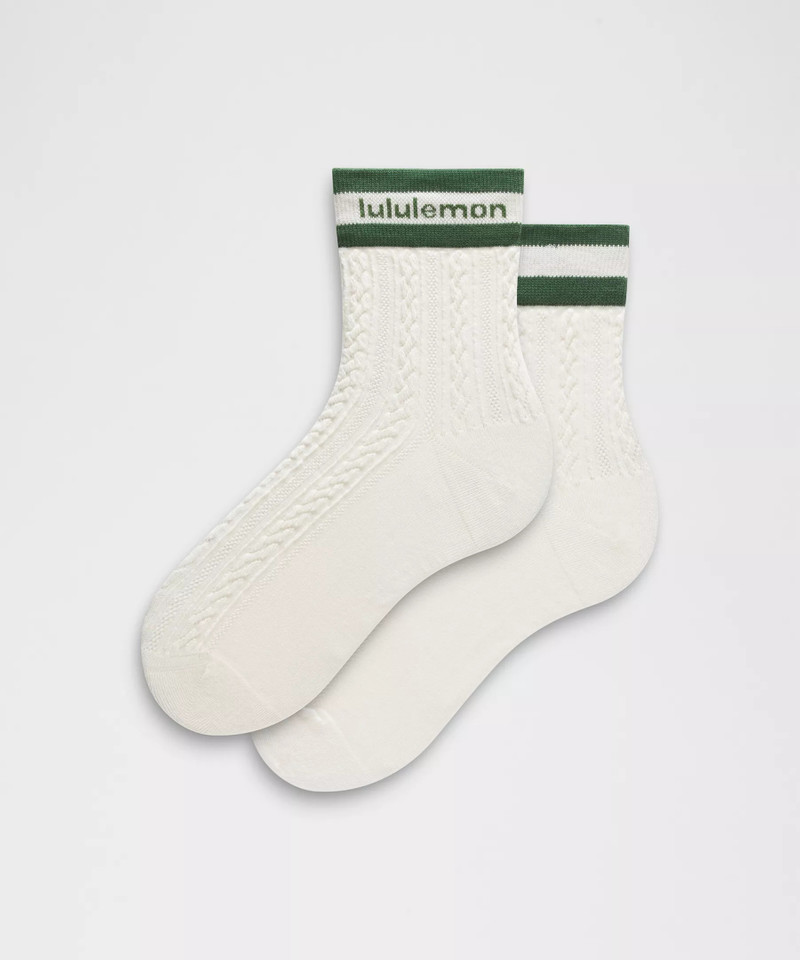 Unisex Cable-Knit Quarter Socks 1