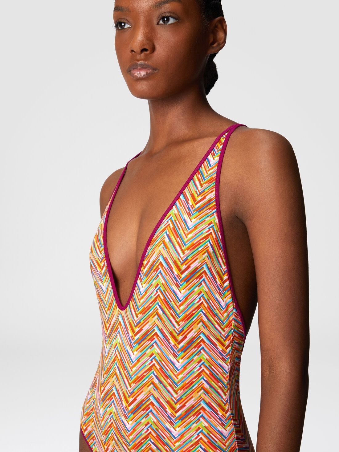 Reversible one-piece swimsuit with print and V-neck - 5