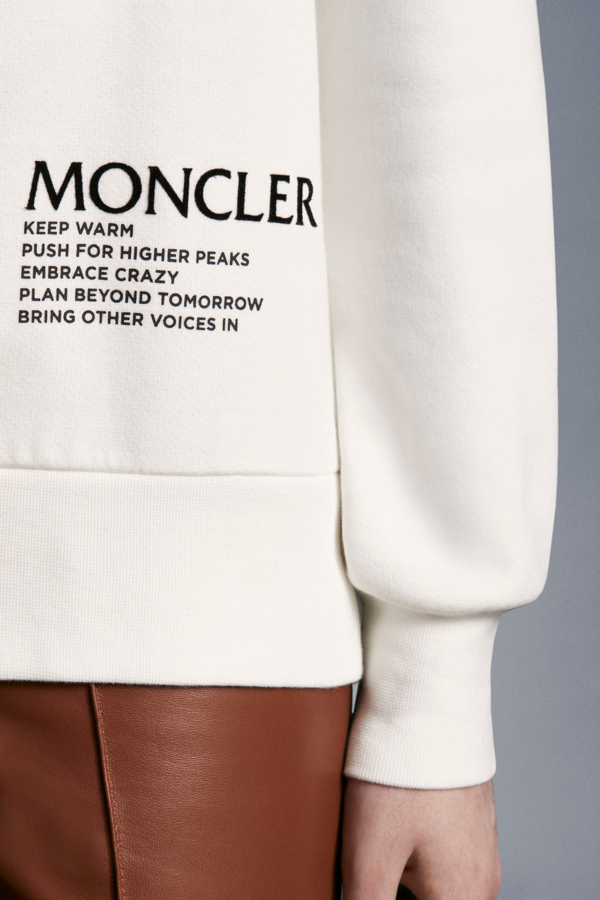 Sweatshirt With Lettering - 4