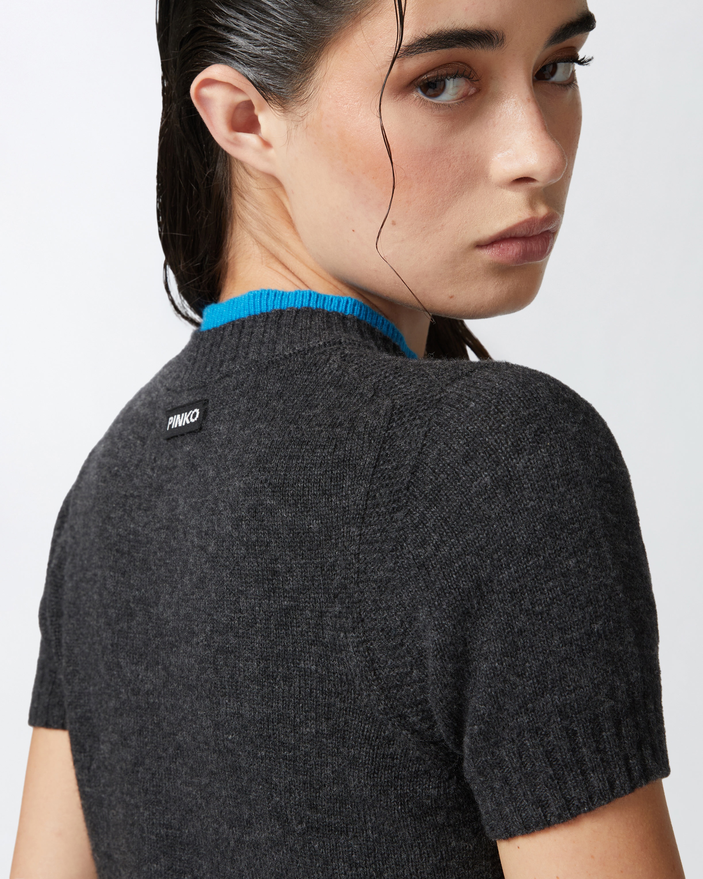 SHORT SWEATER WITH CONTRASTING EDGING - 5