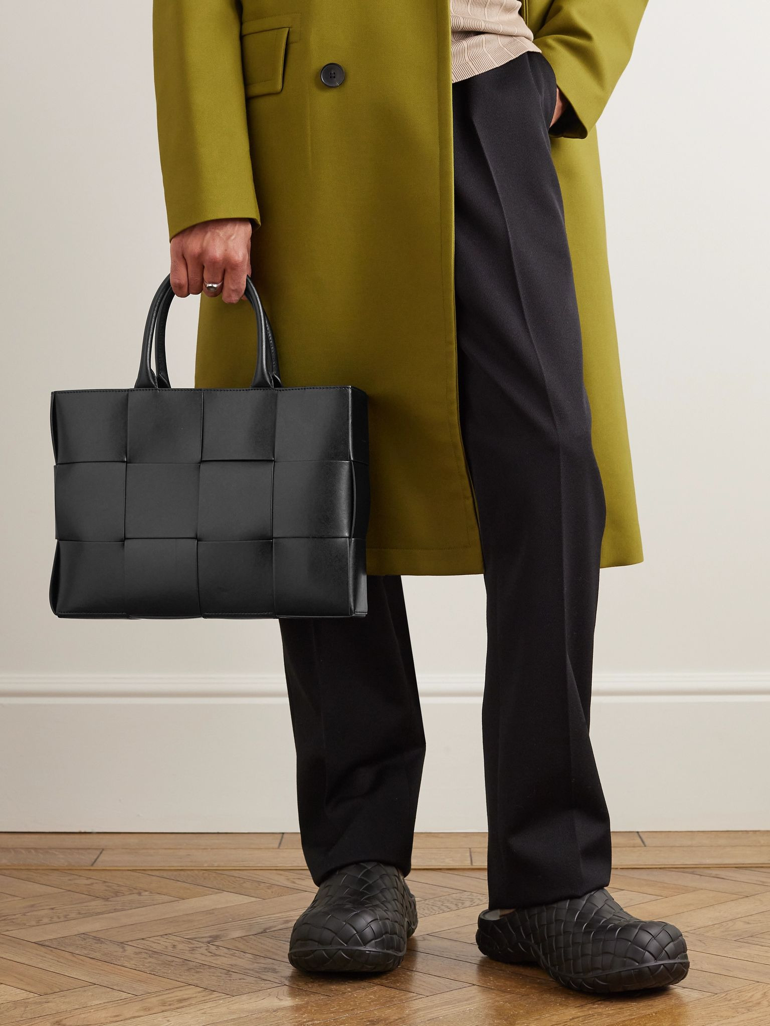 Small E/W Arco Intrecciato Leather Tote Bag Black - 6