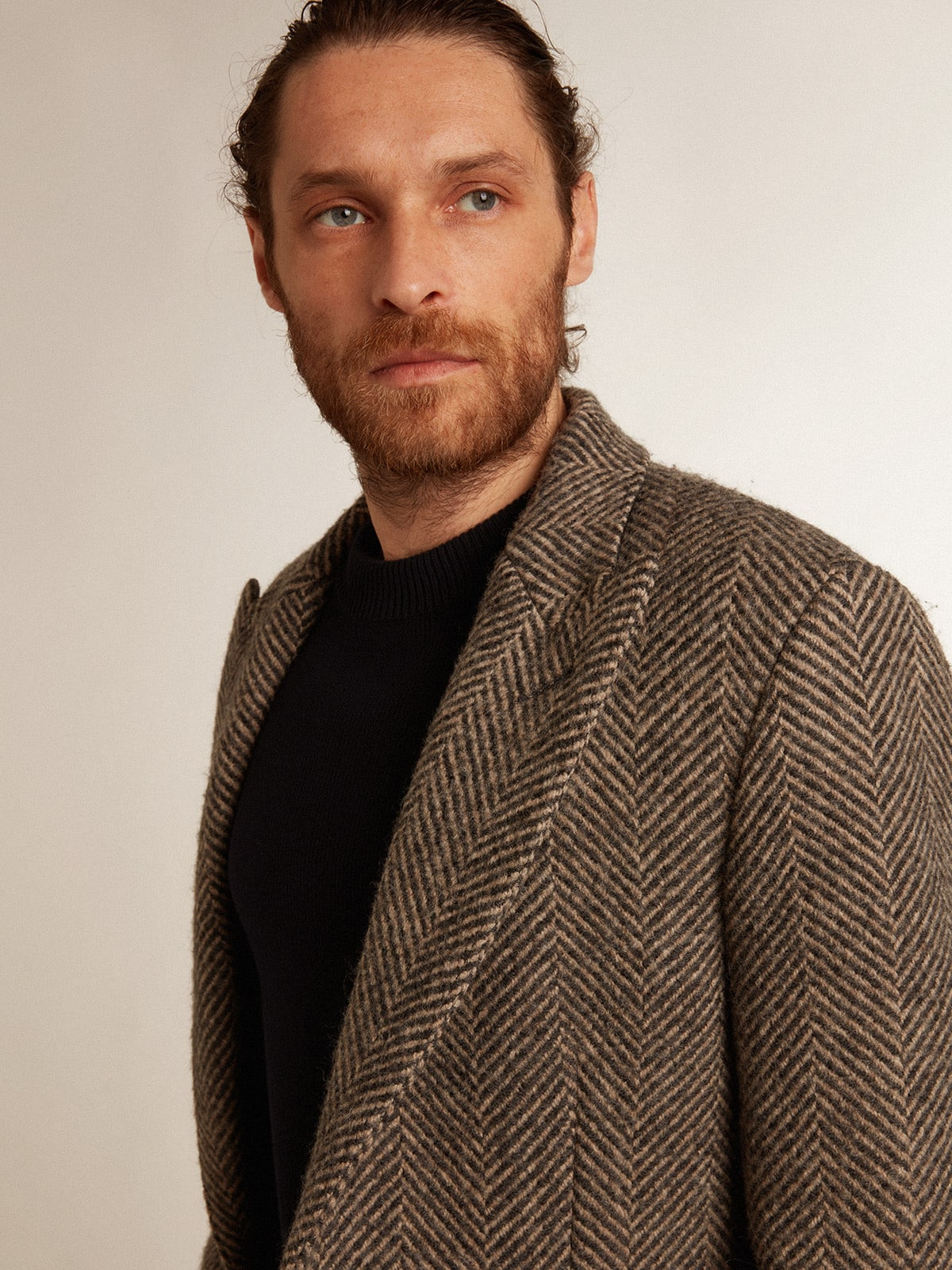 Men's single-breasted wool coat with beige and gray herringbone weave - 2
