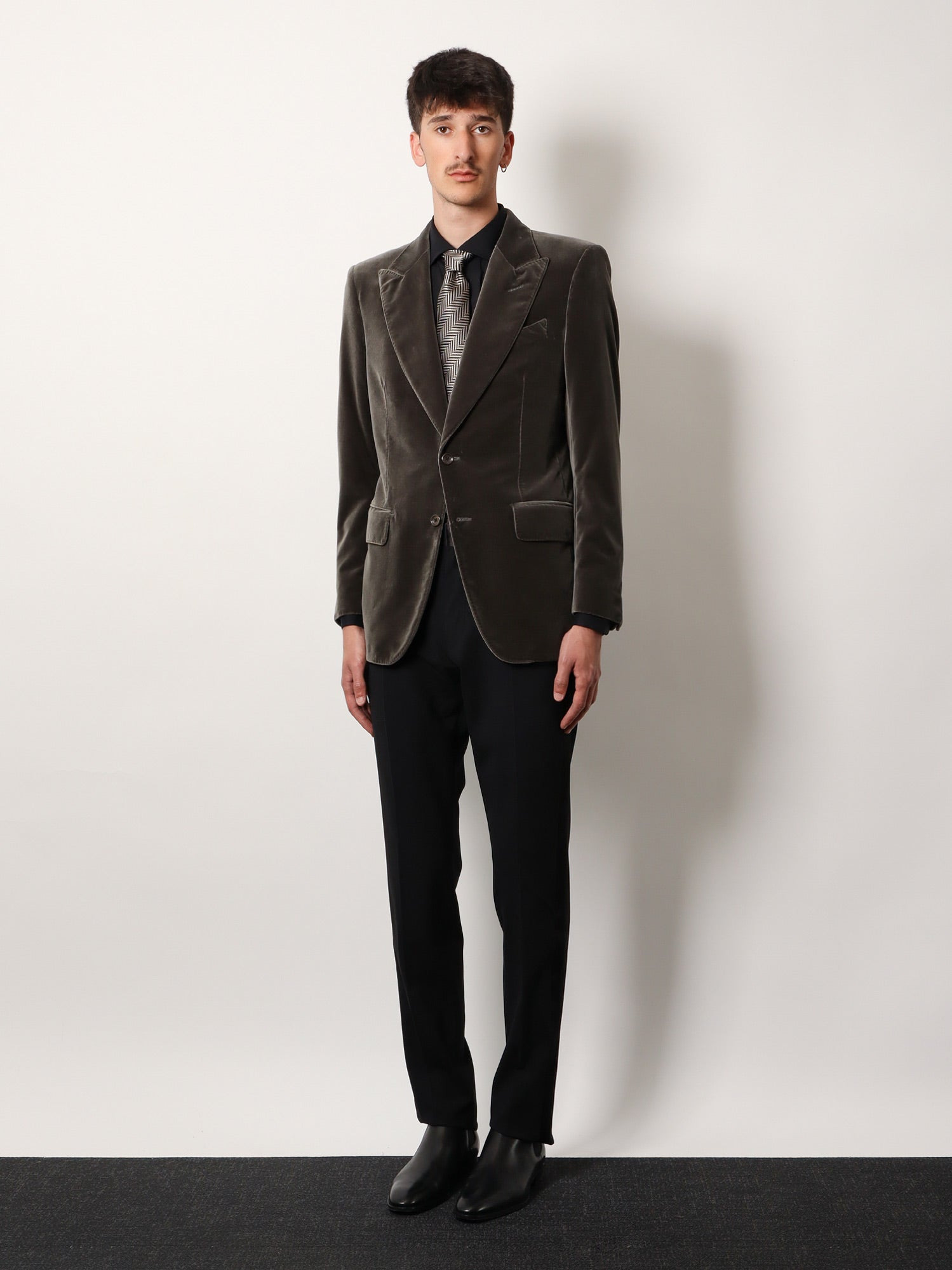 Tom Ford Men Single-Breasted Velvet Blazer - 2