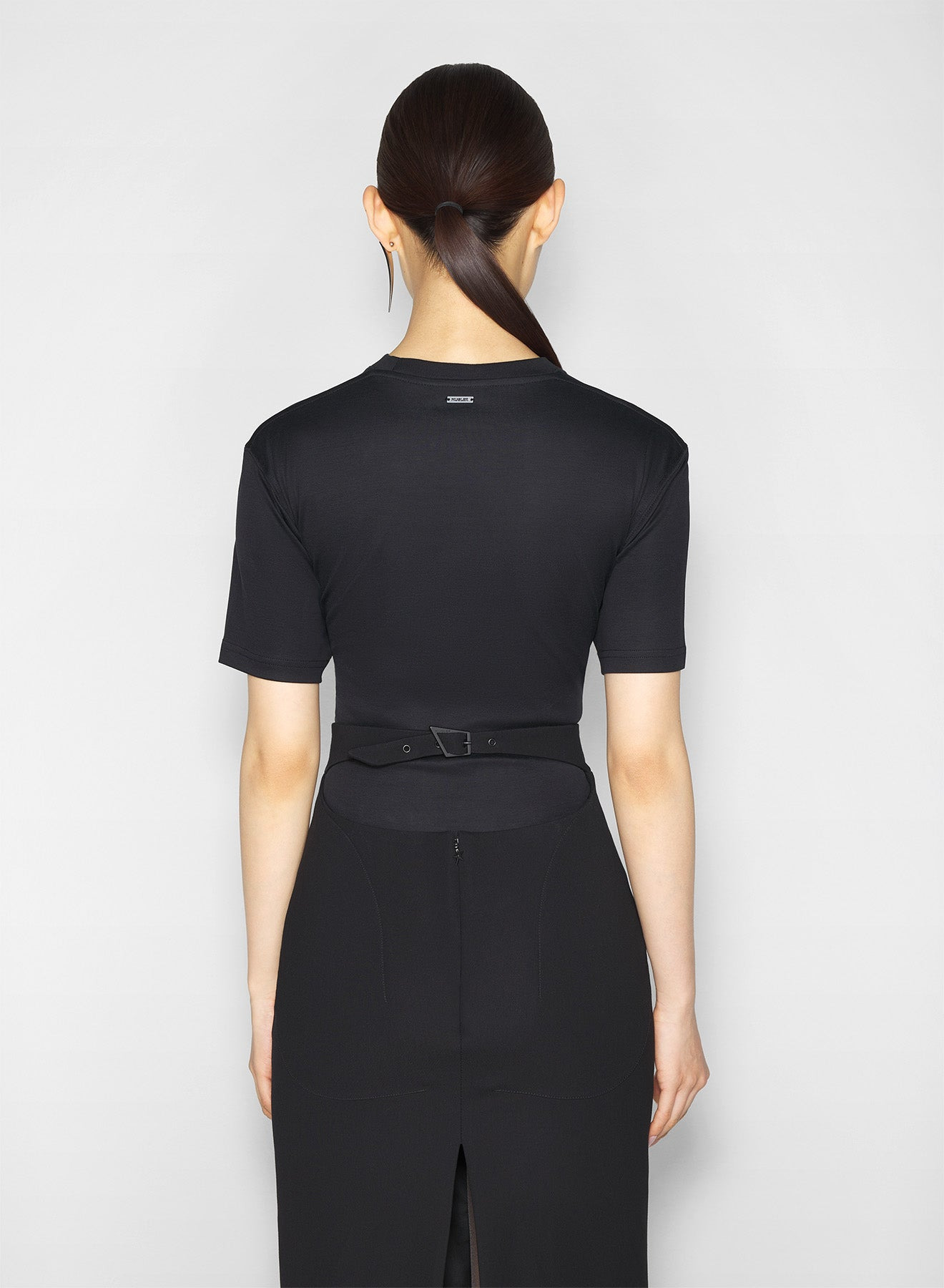 black cinched hook-and-eye t-shirt - 3
