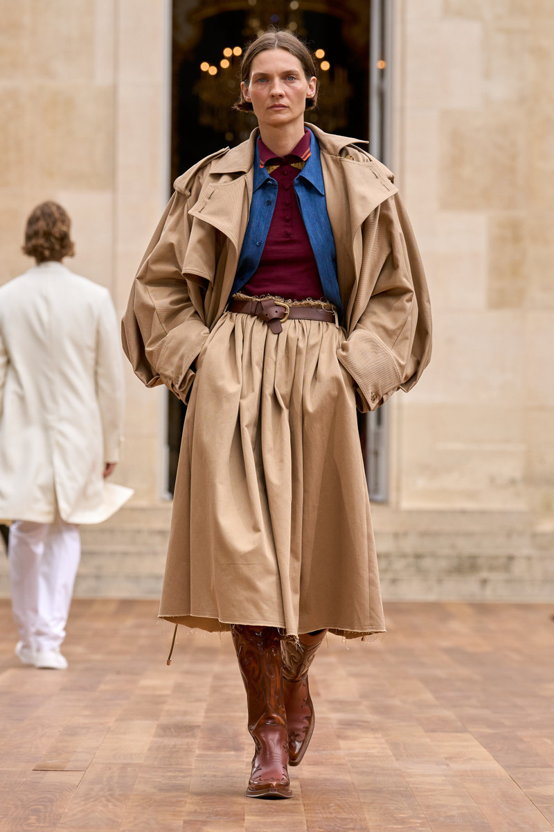 GABRIELA HEARST Hunt Oversized Trench Jacket in Camel Sea Island Cotton Twill outlook