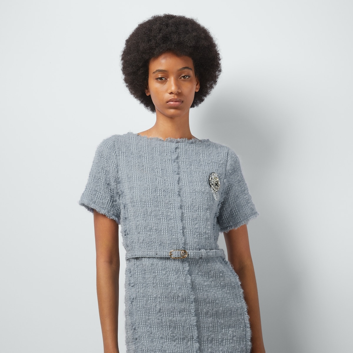 Wool tweed dress with brooch - 7