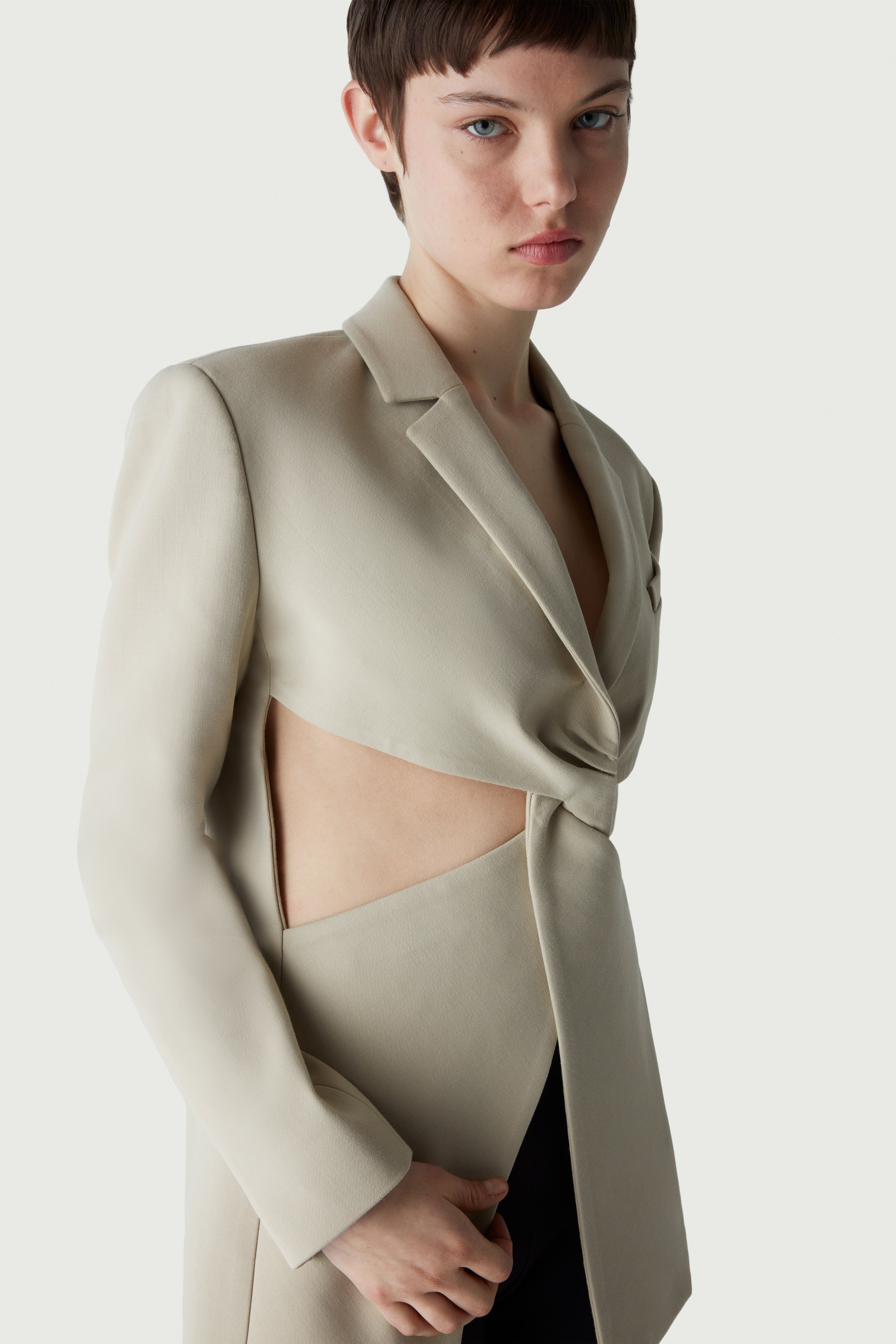 Twisted Cut-Out Tailored Jacket - 3