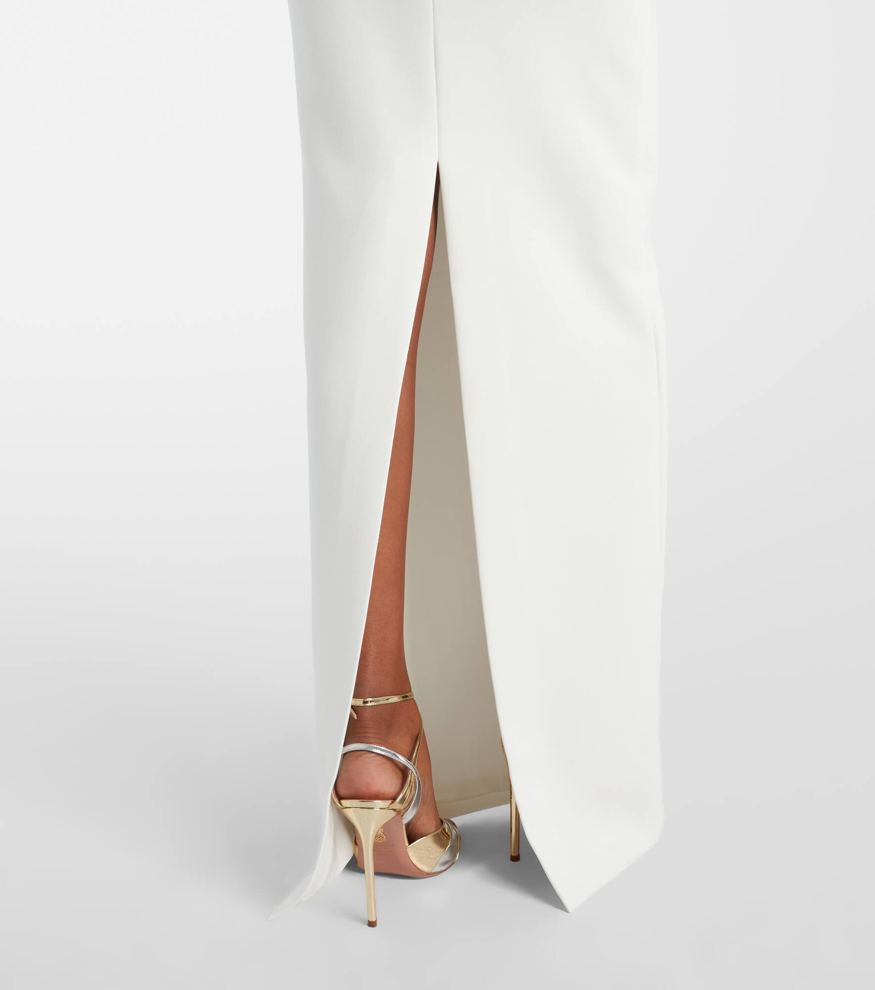 Bridal one-shoulder crêpe maxi dress - 5
