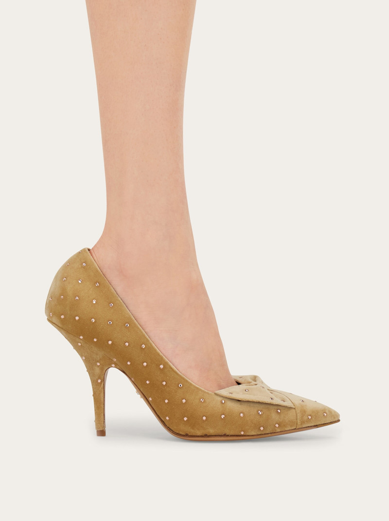 Mid heel pump with bow detail 4