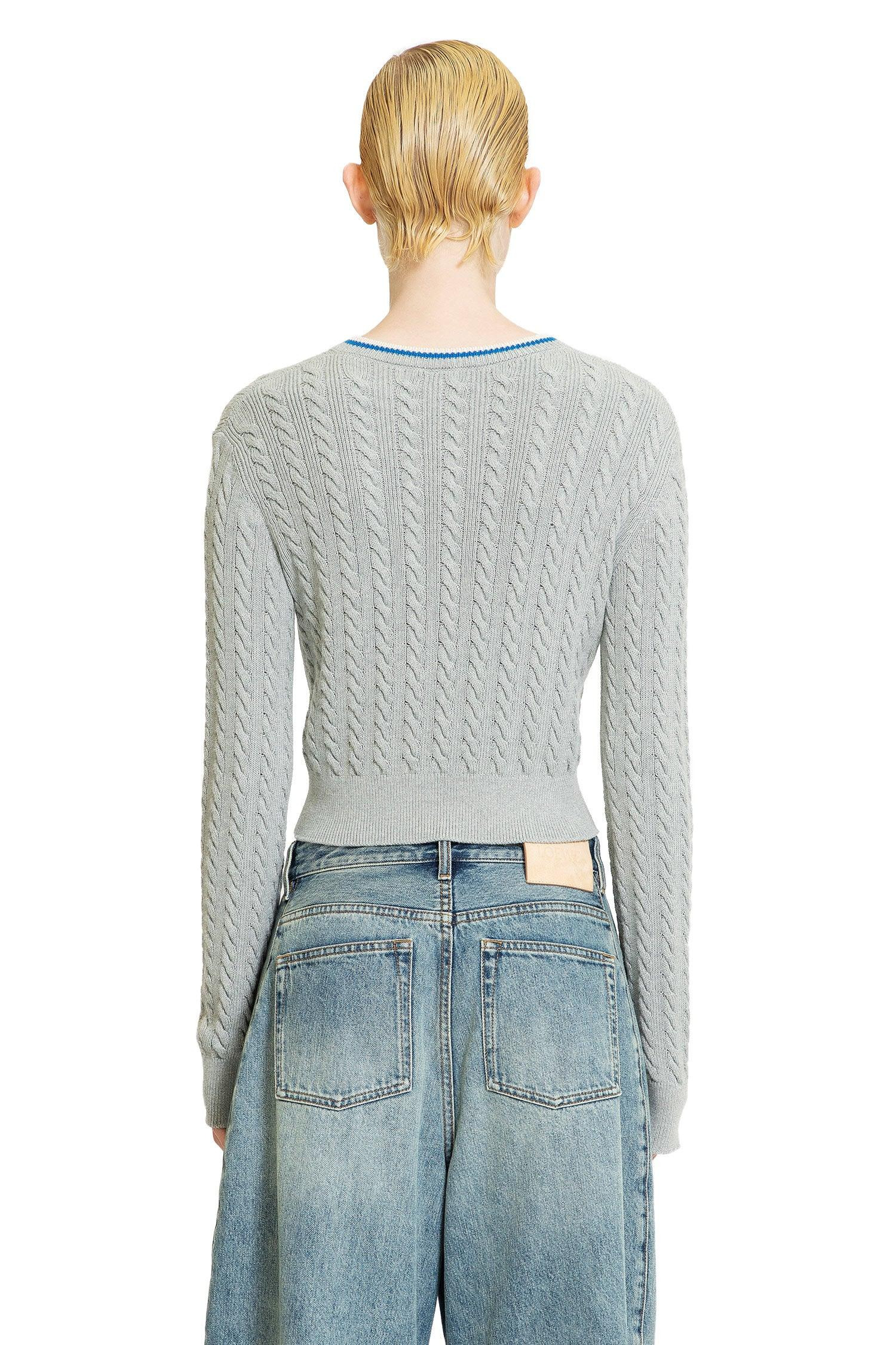 Cropped-Cable-Knit-V-Neck-Sweater - 3