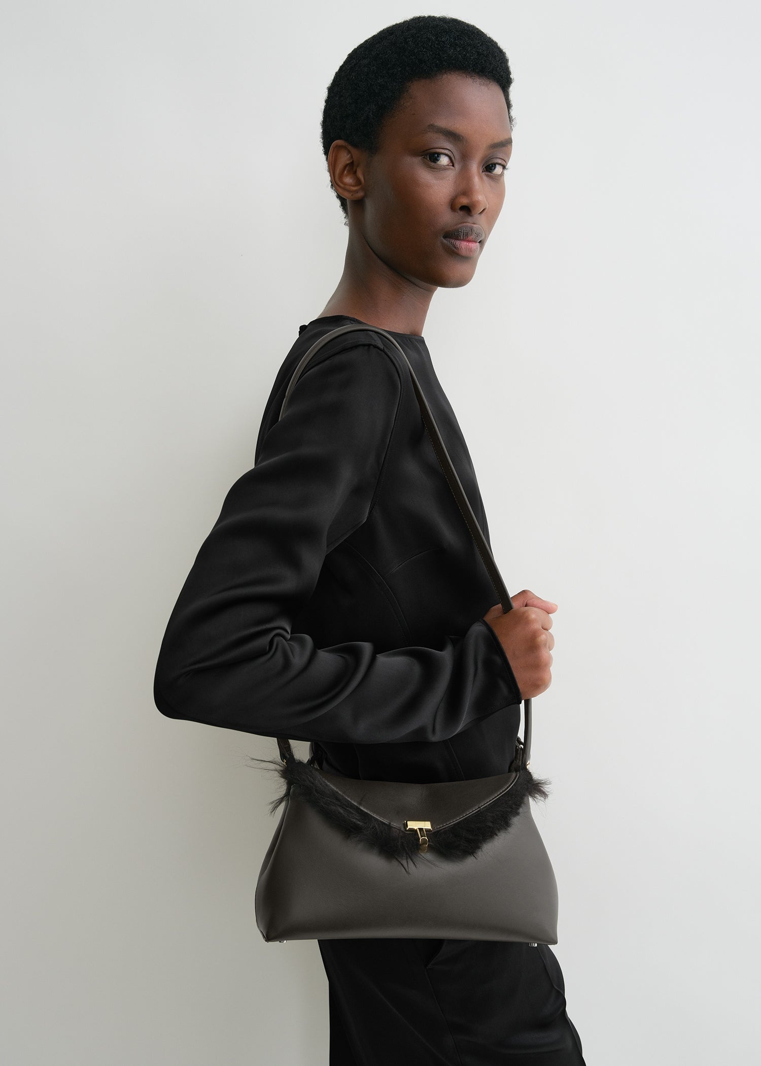 Shearling T-Lock clutch bark - 4