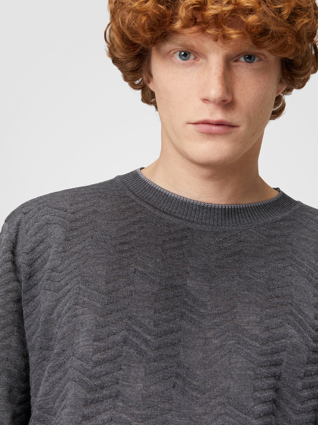 Wool crewneck pullover with tone-on-tone chevron - 5